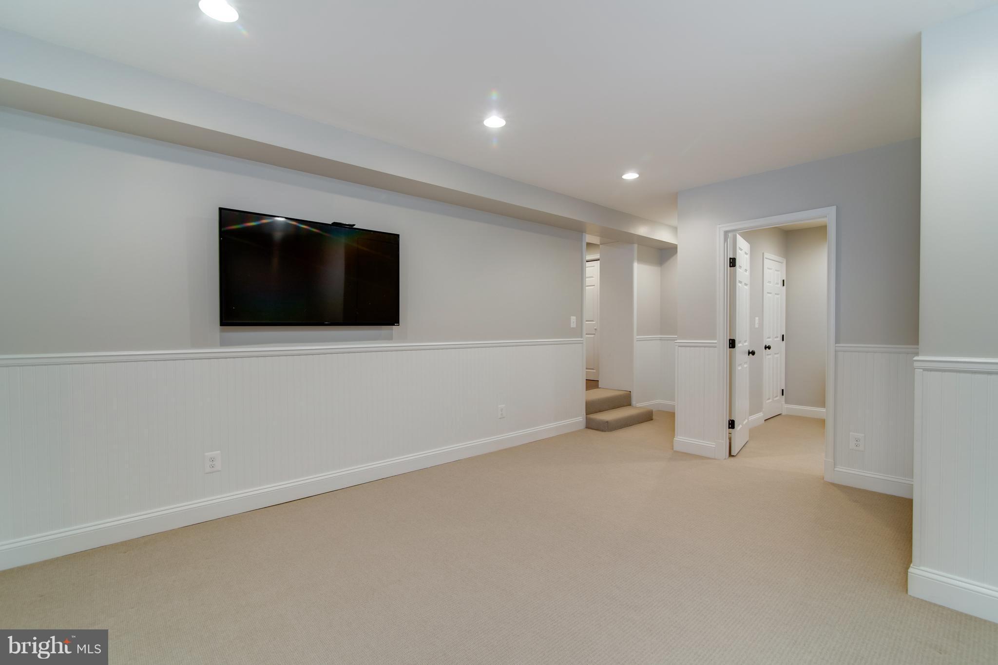 LEE HEIGHTS - Residential