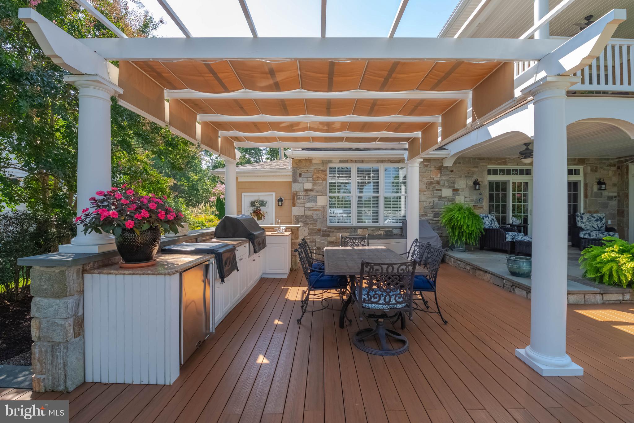 TAYLORS POINTE - Residential