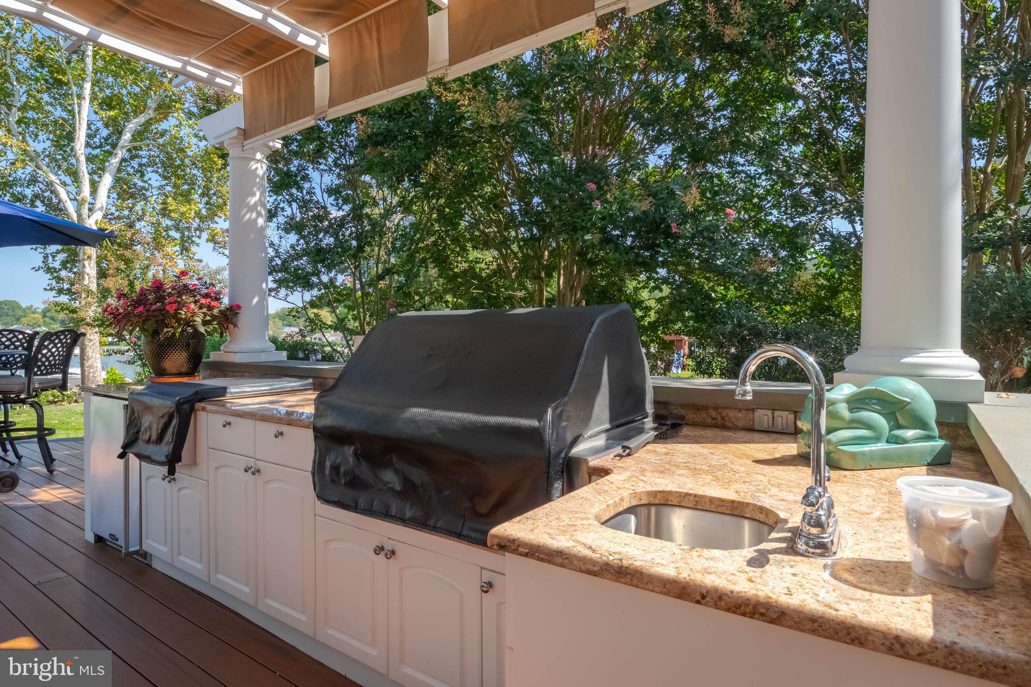 TAYLORS POINTE - Residential