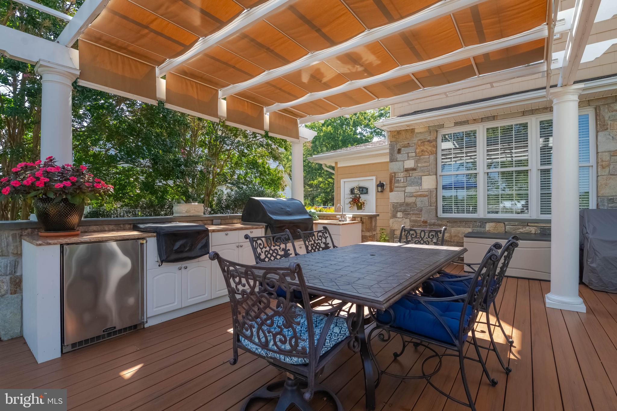 TAYLORS POINTE - Residential