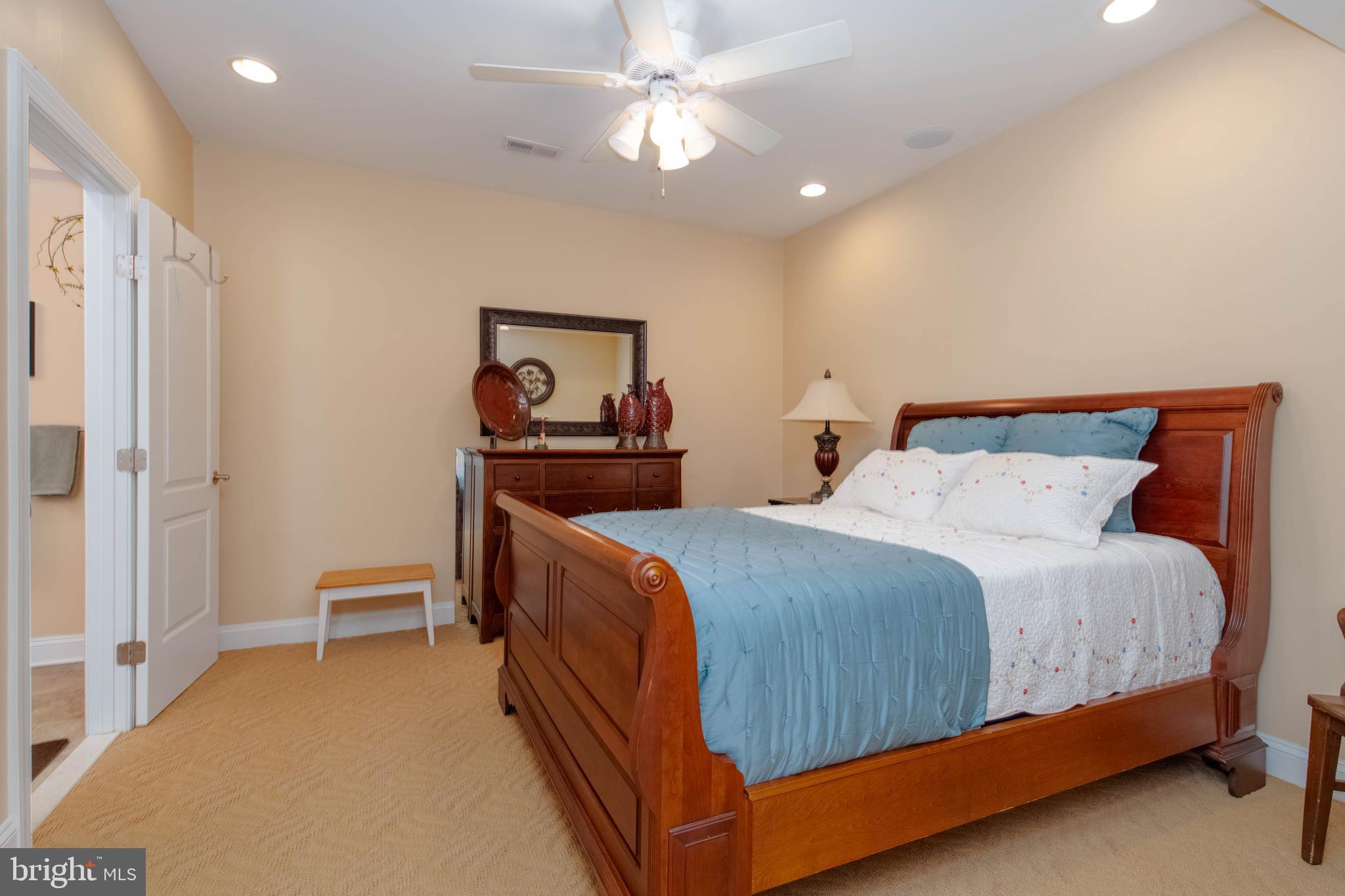 TAYLORS POINTE - Residential