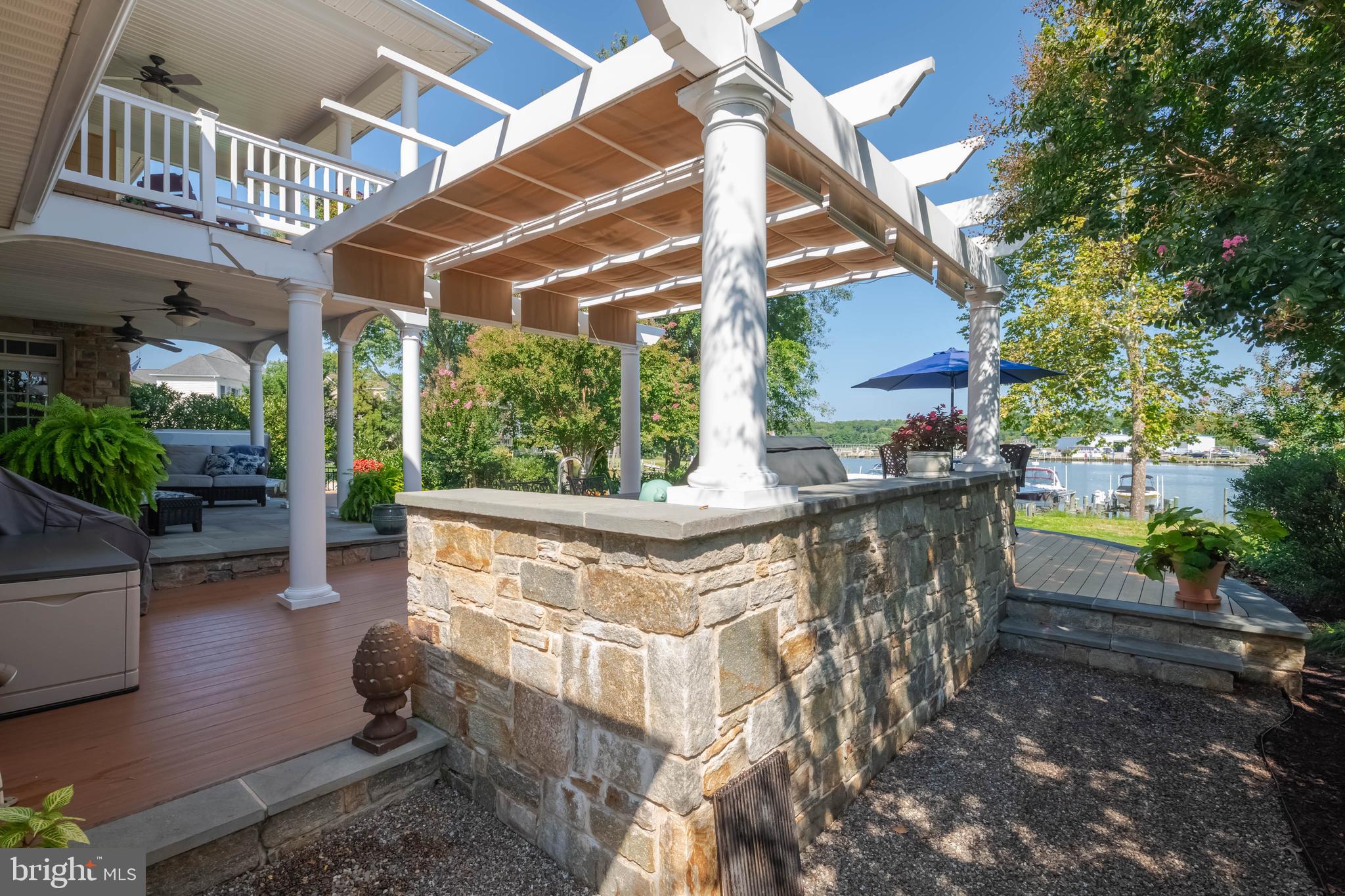 TAYLORS POINTE - Residential