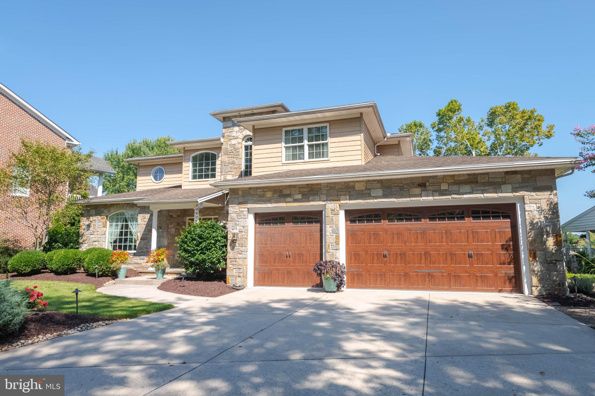 TAYLORS POINTE - Residential