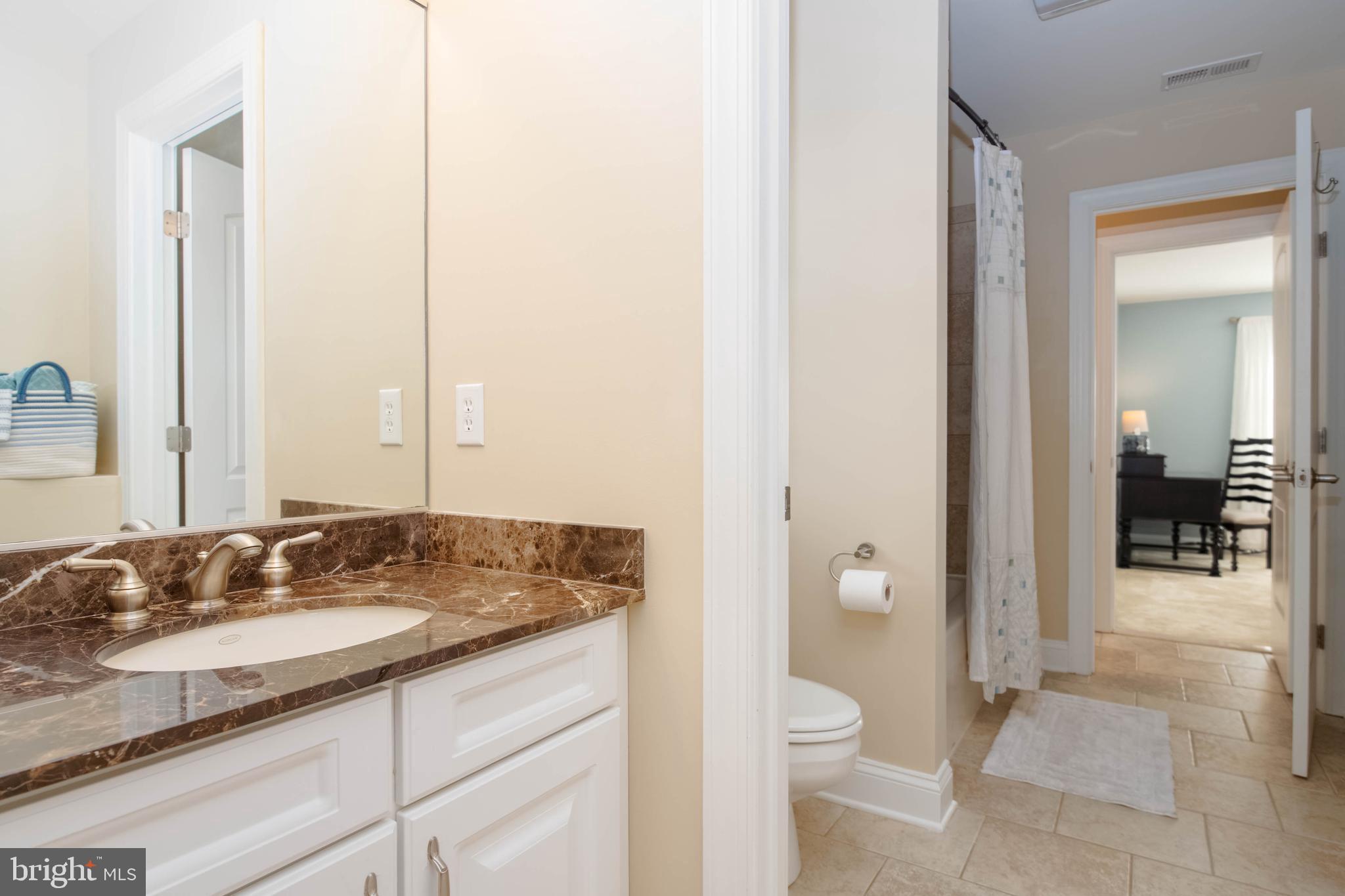 TAYLORS POINTE - Residential