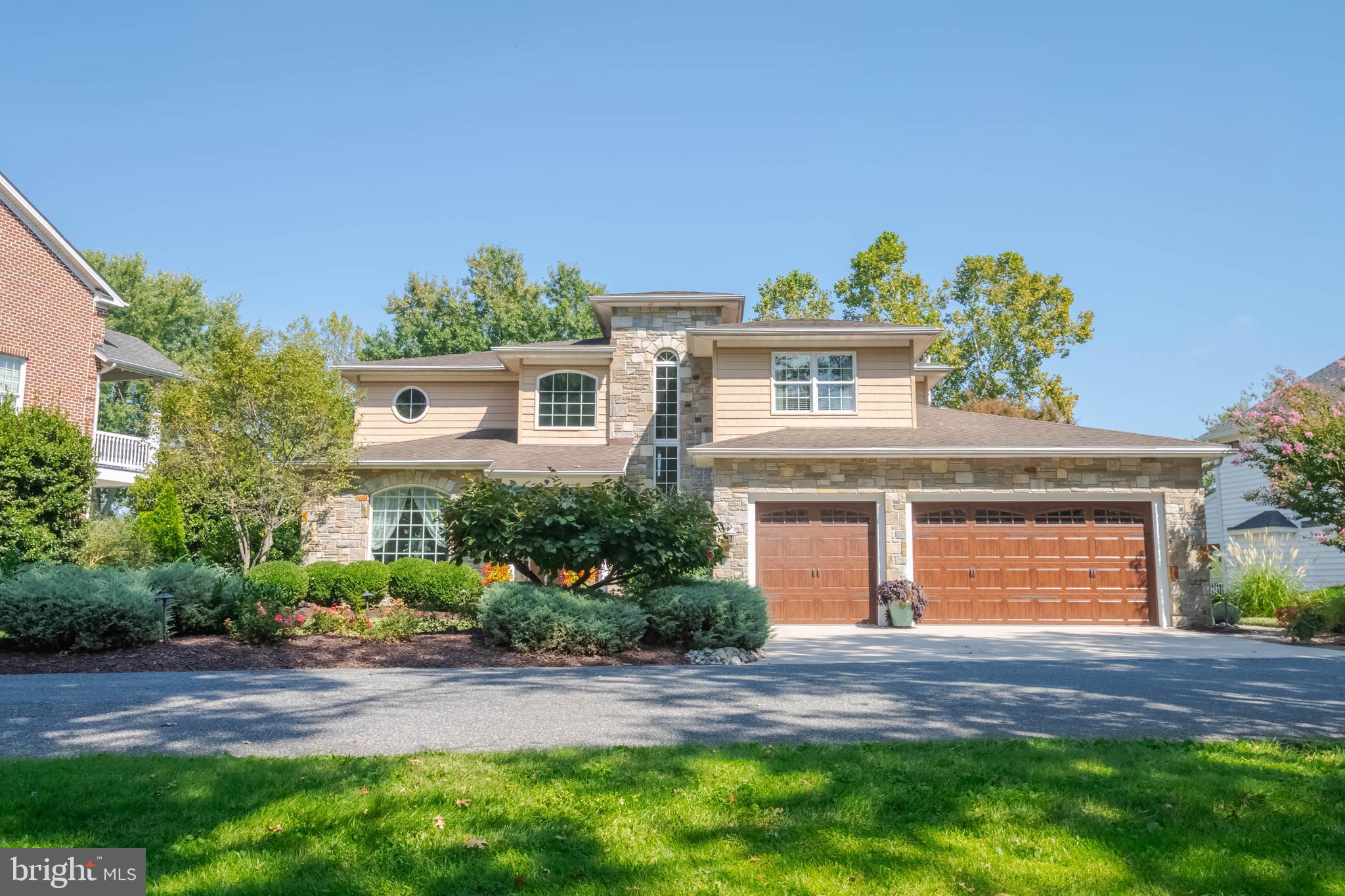 TAYLORS POINTE - Residential