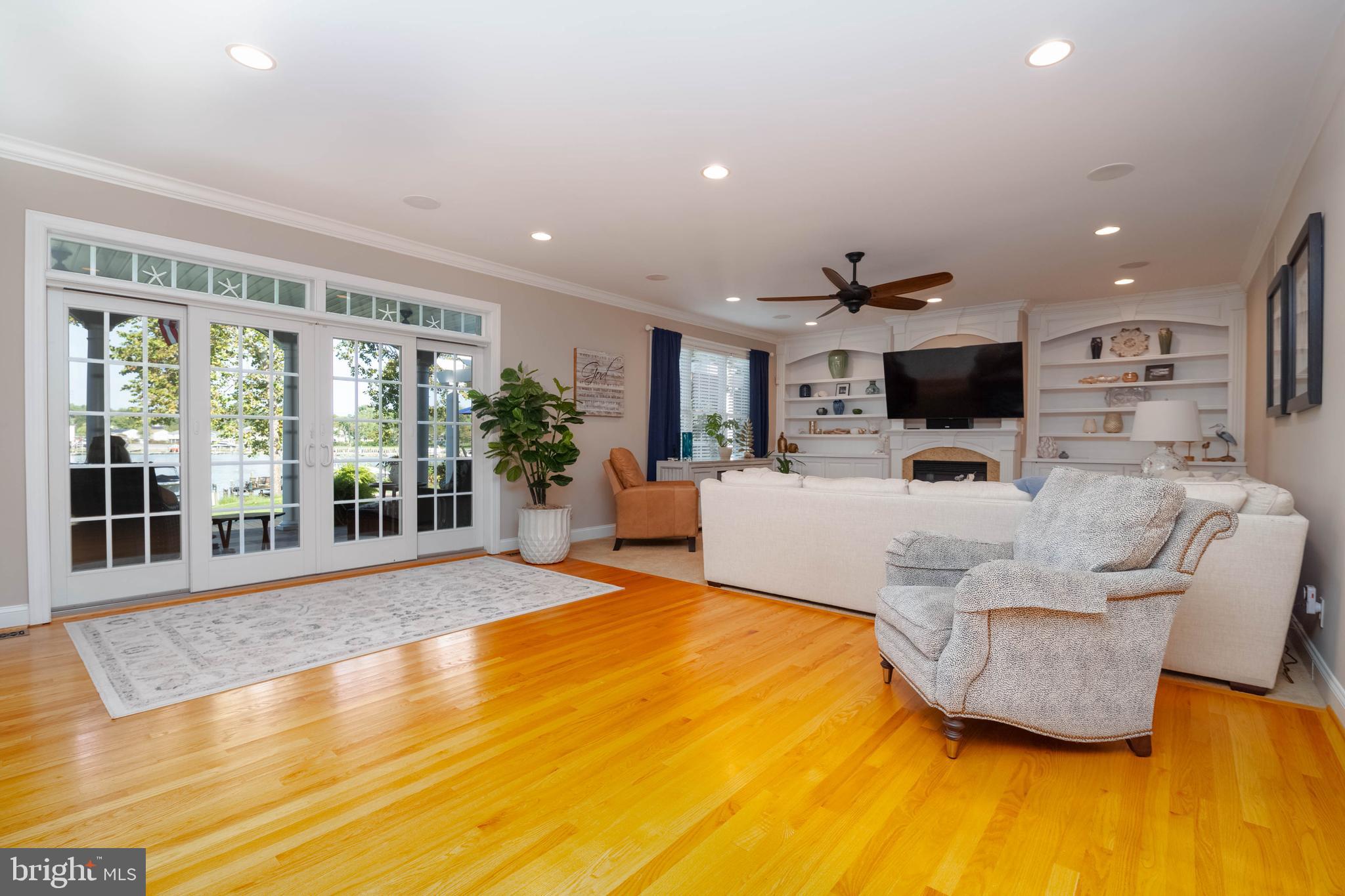 TAYLORS POINTE - Residential