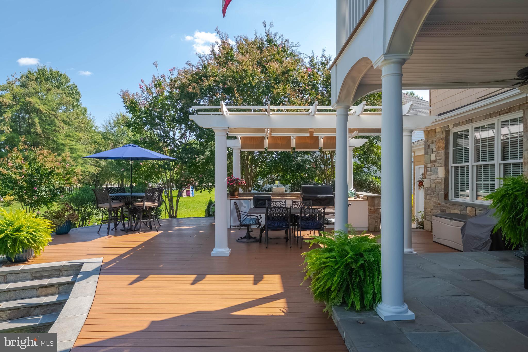 TAYLORS POINTE - Residential