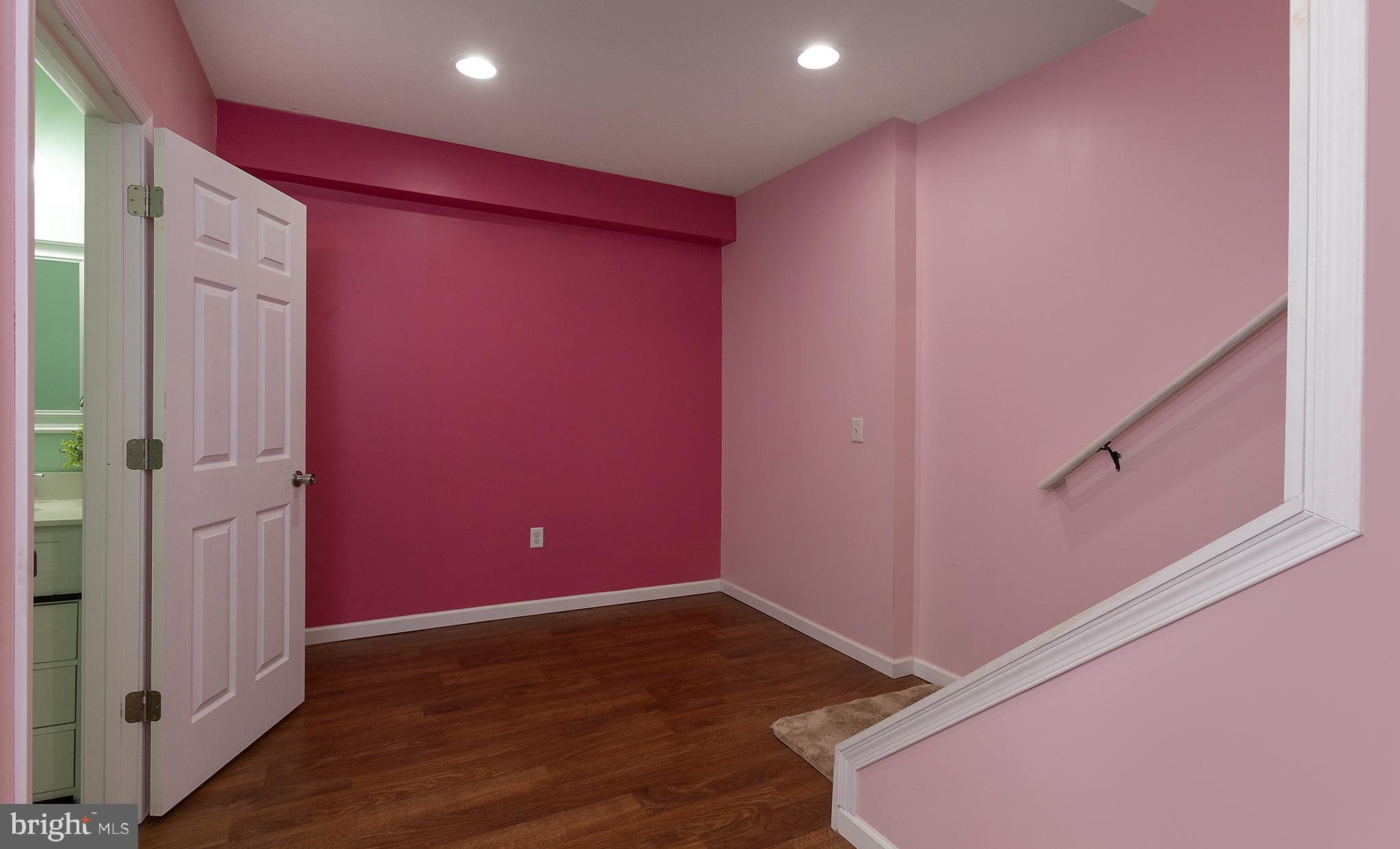 RIDGEWOOD - Residential