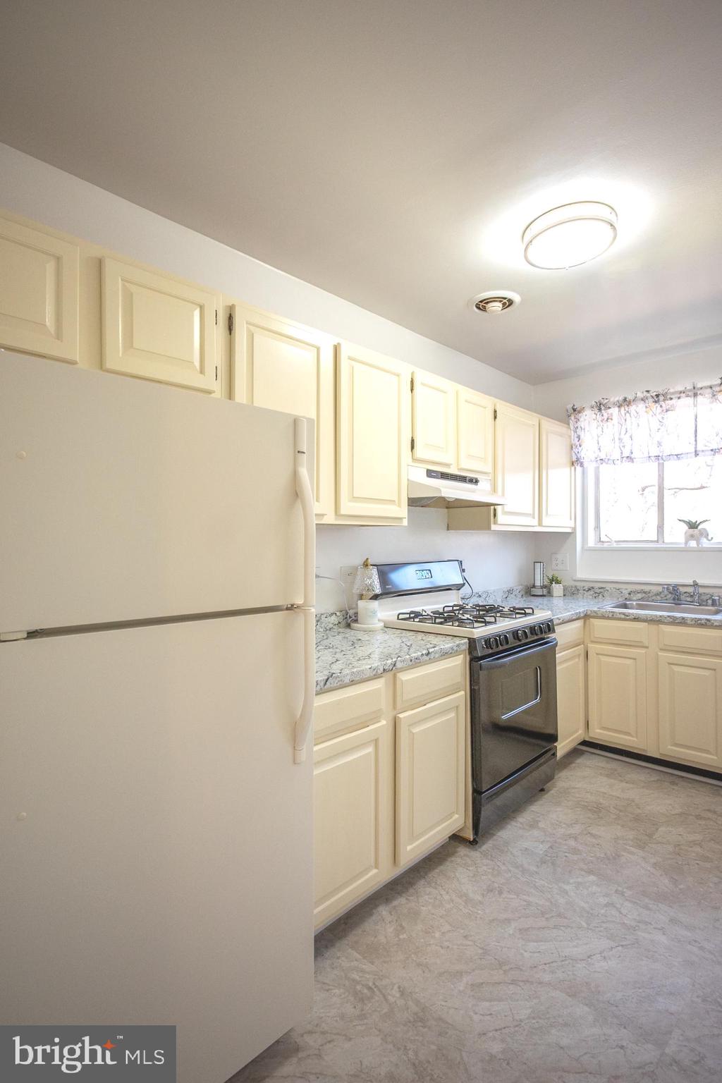 PARKSIDE CONDOMINIUMS - Residential