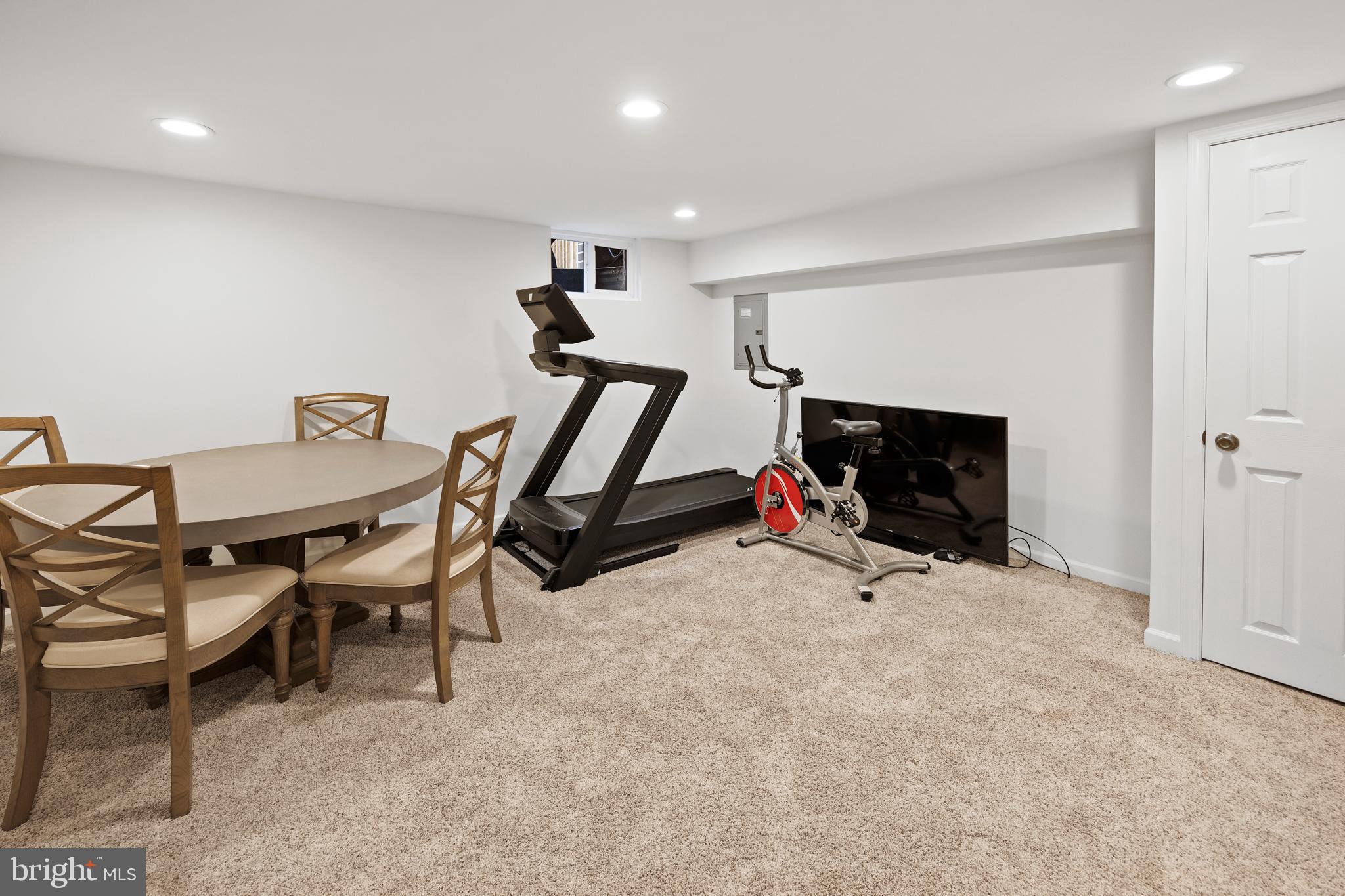 ROXBOROUGH - Residential