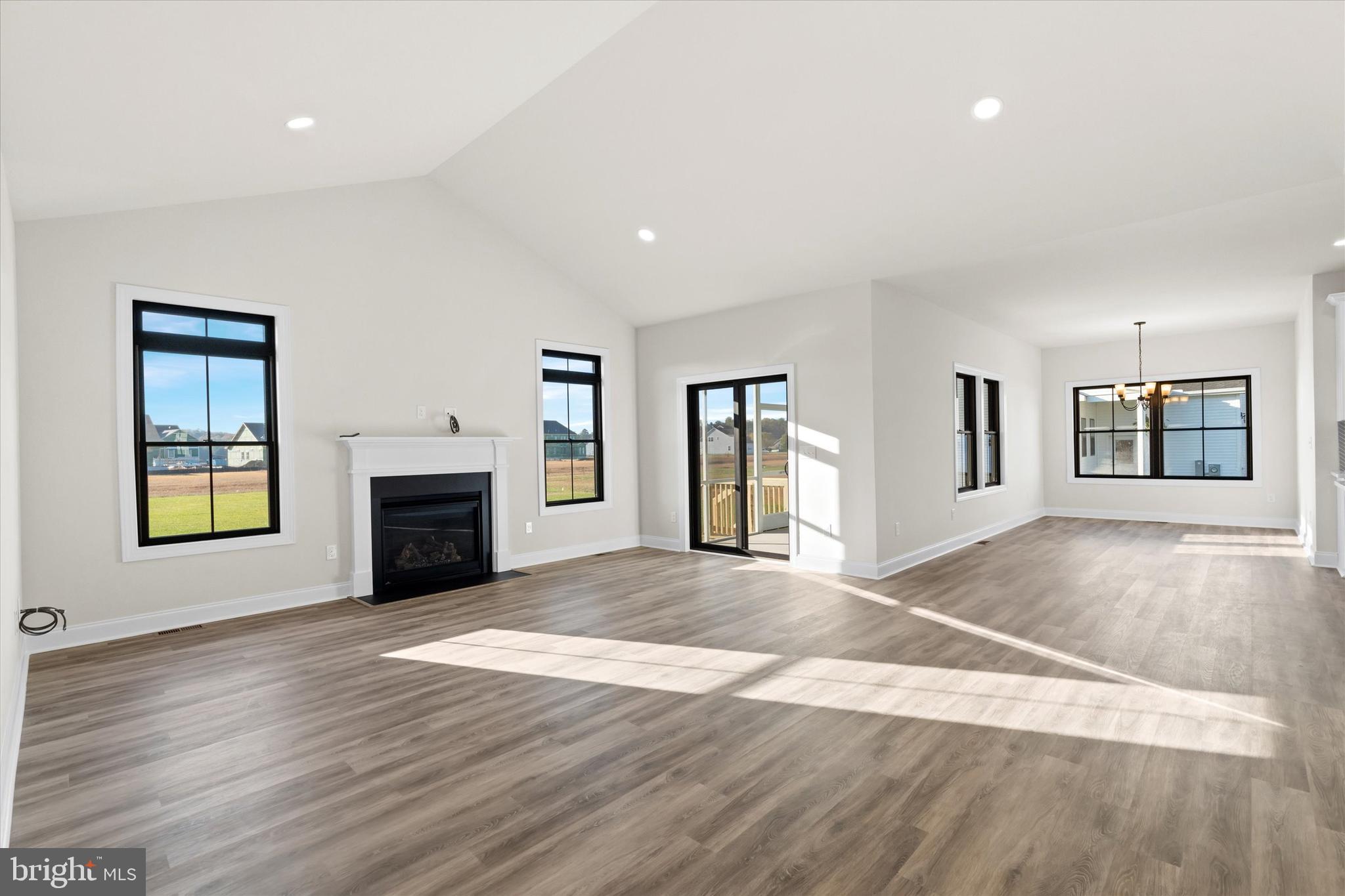 CAPTAINS WAY - Residential