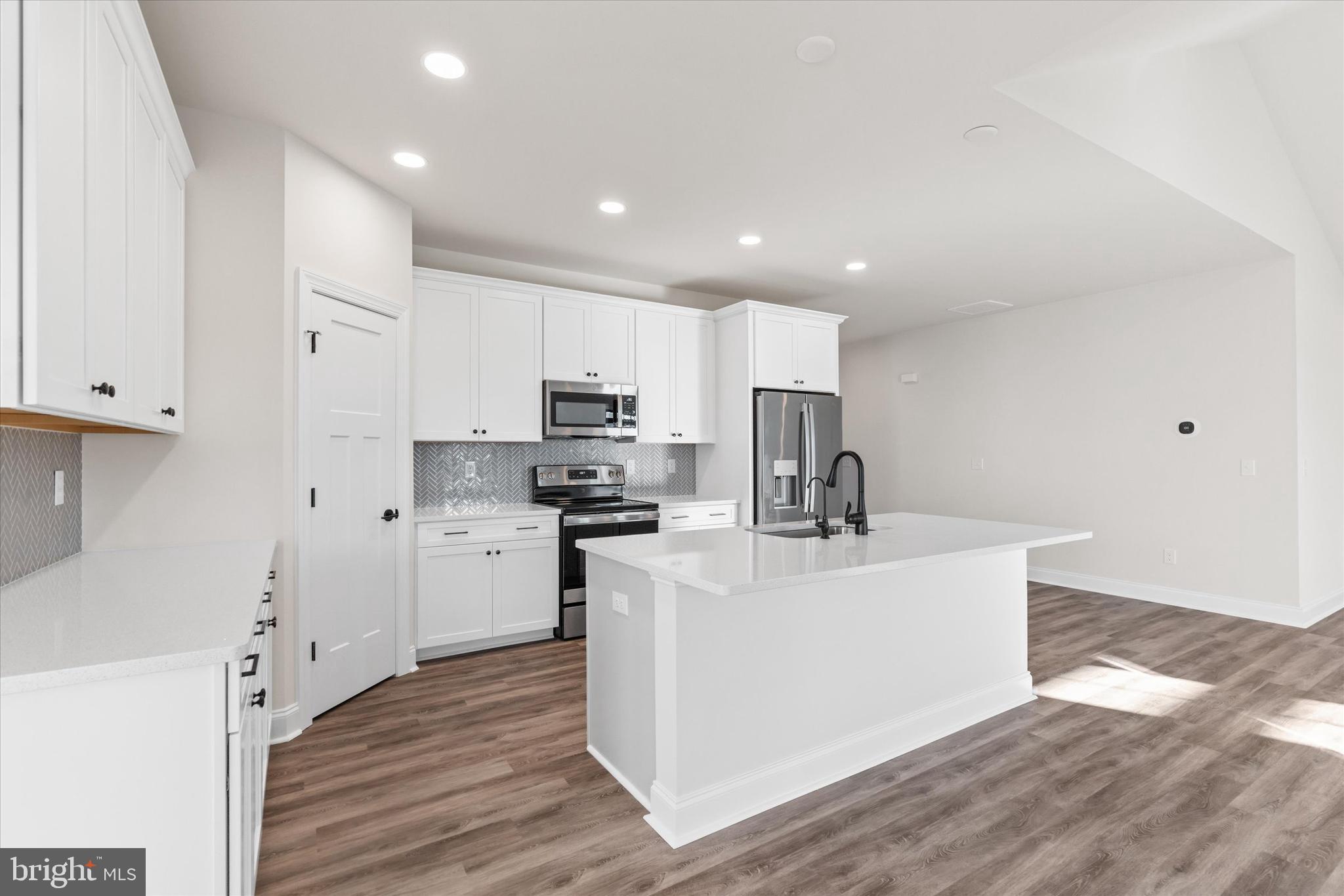 CAPTAINS WAY - Residential