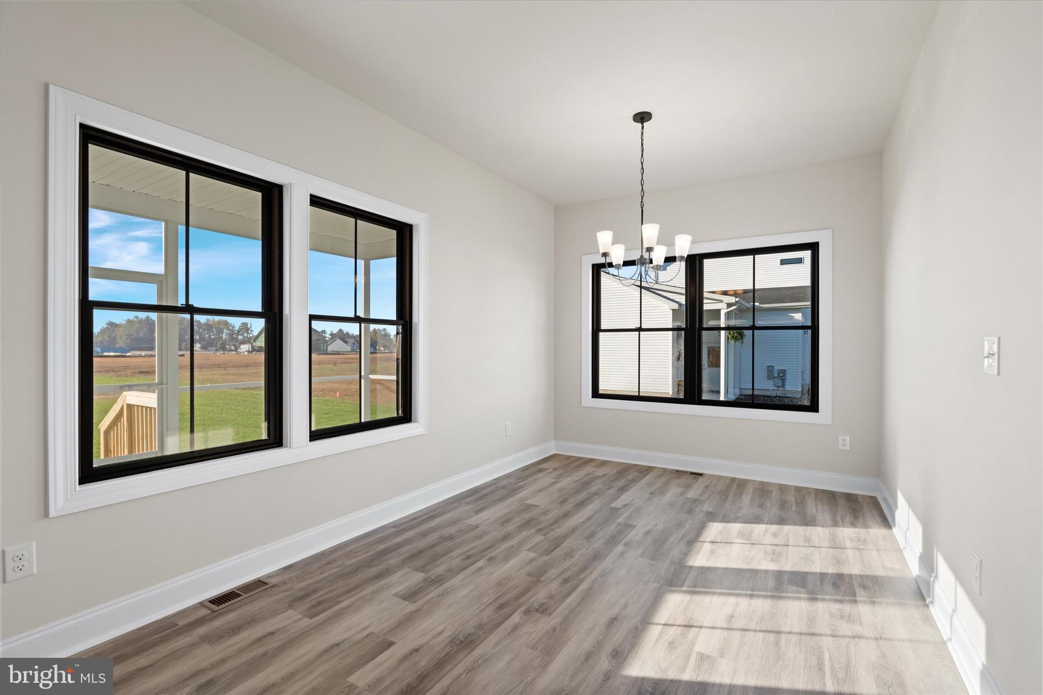 CAPTAINS WAY - Residential