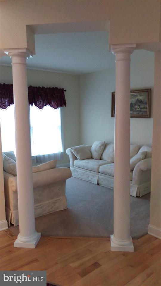 HILLCREST FARMS WEST - Residential