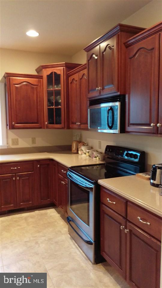 HILLCREST FARMS WEST - Residential