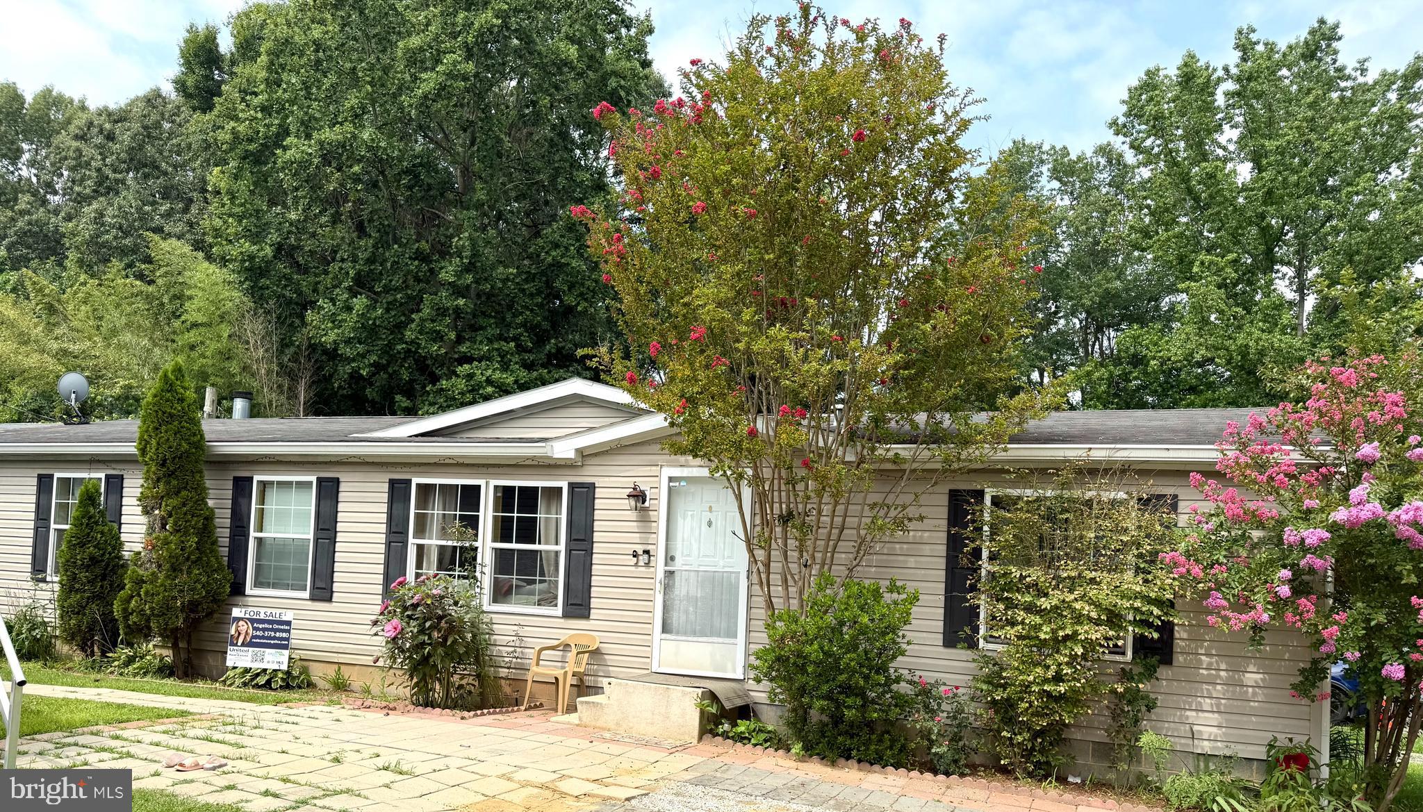 5 GARDEN LN