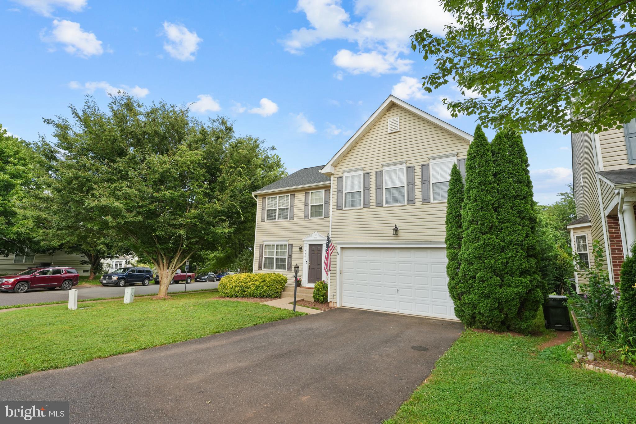 2203 COTTONWOOD LANE