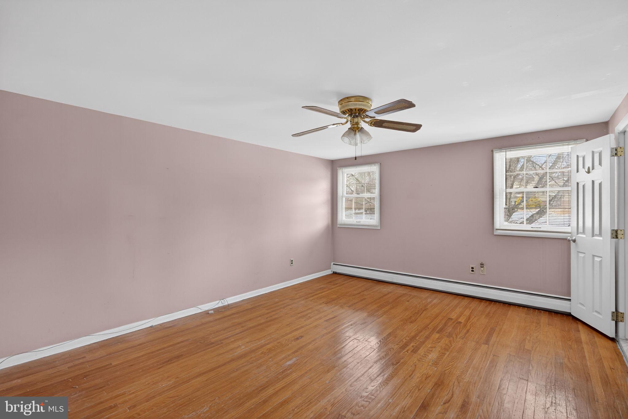 VILLAGE GREEN - Residential