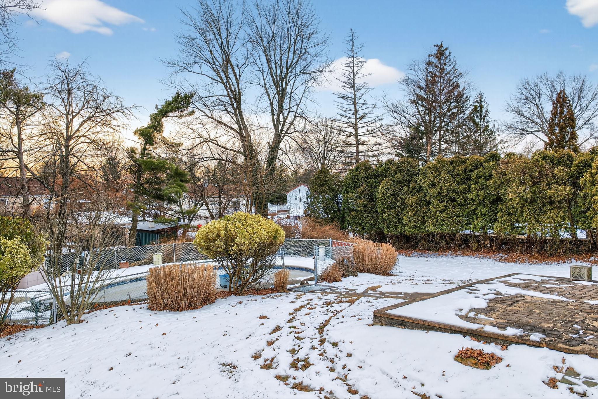 VILLAGE GREEN - Residential