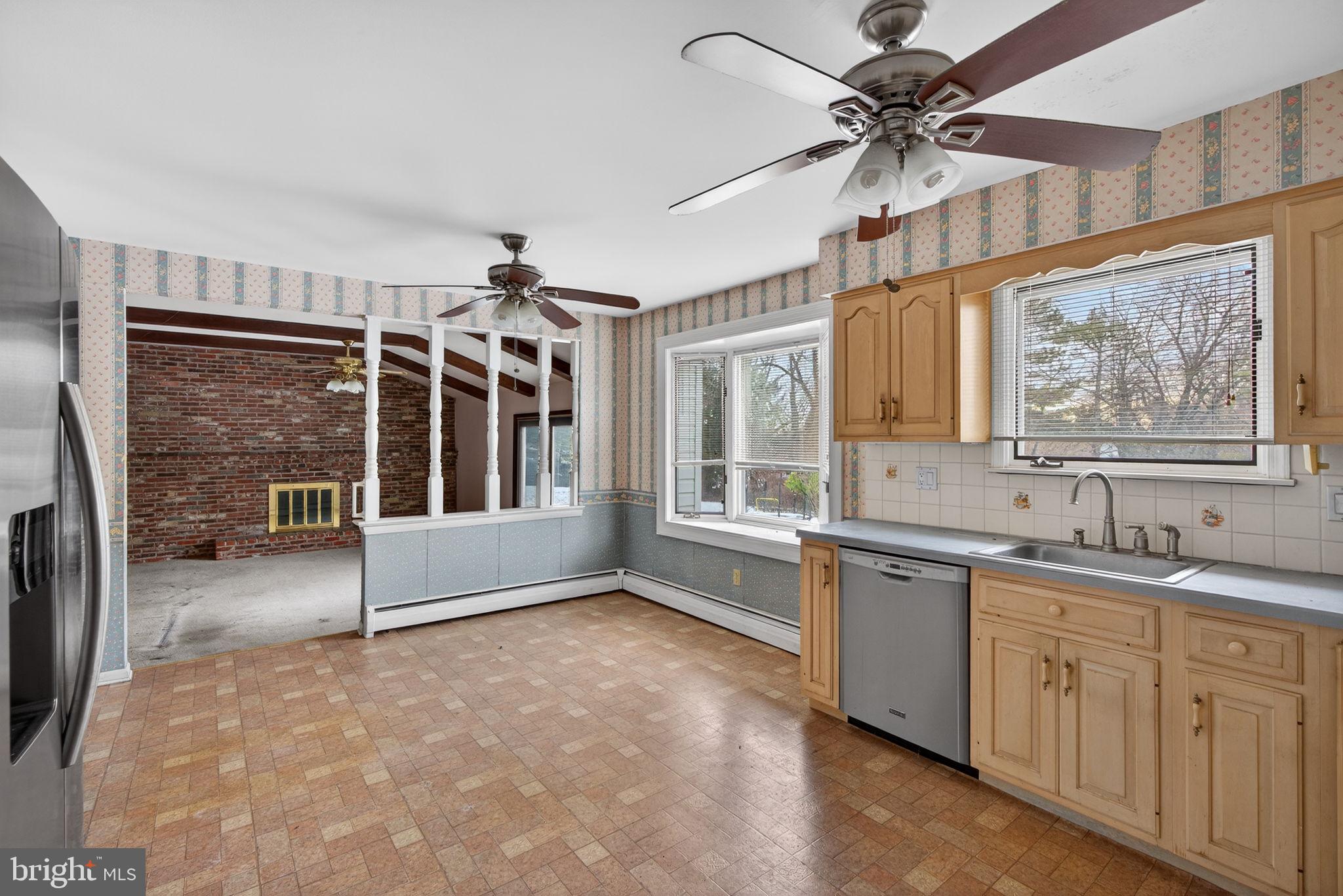 VILLAGE GREEN - Residential