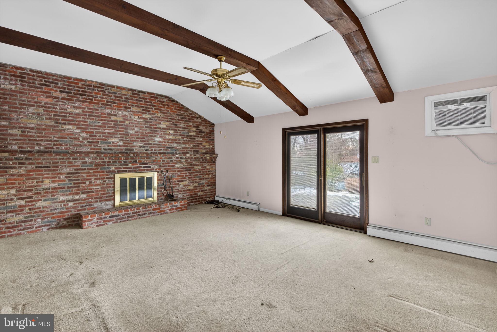 VILLAGE GREEN - Residential