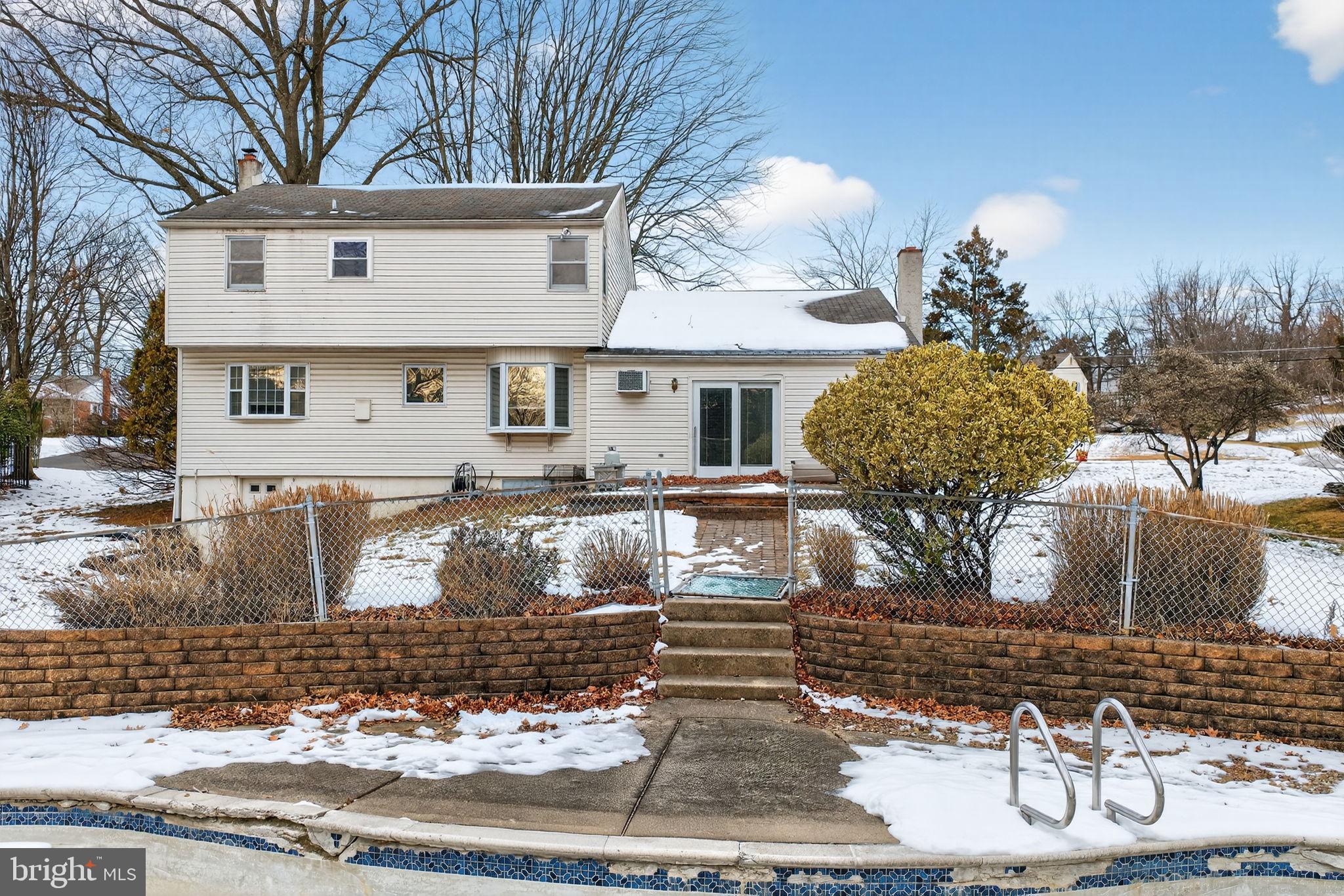 VILLAGE GREEN - Residential