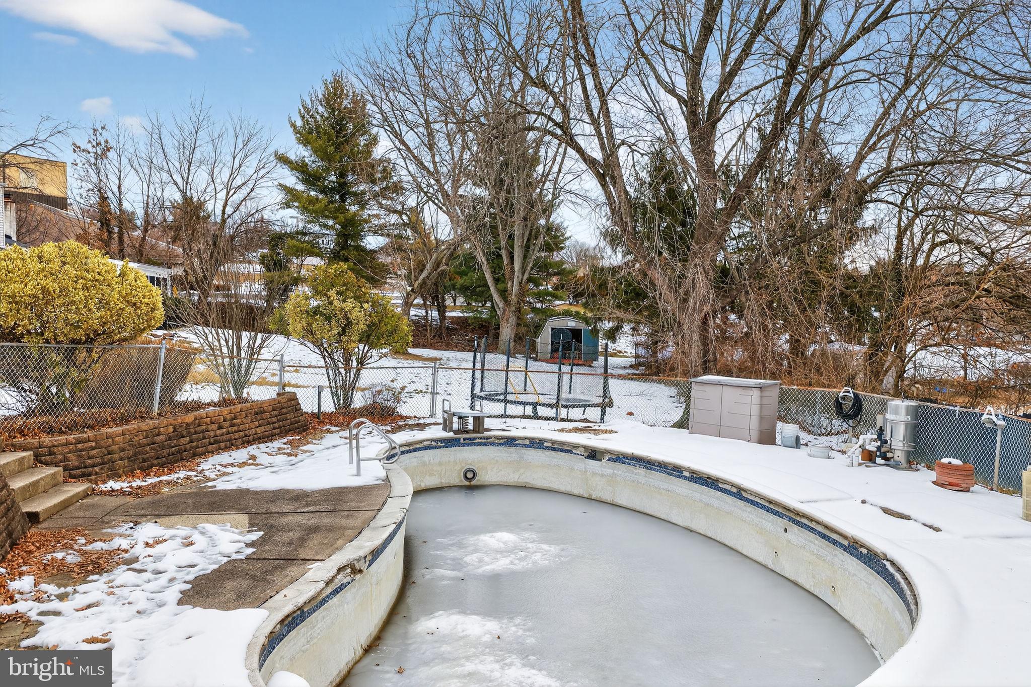 VILLAGE GREEN - Residential