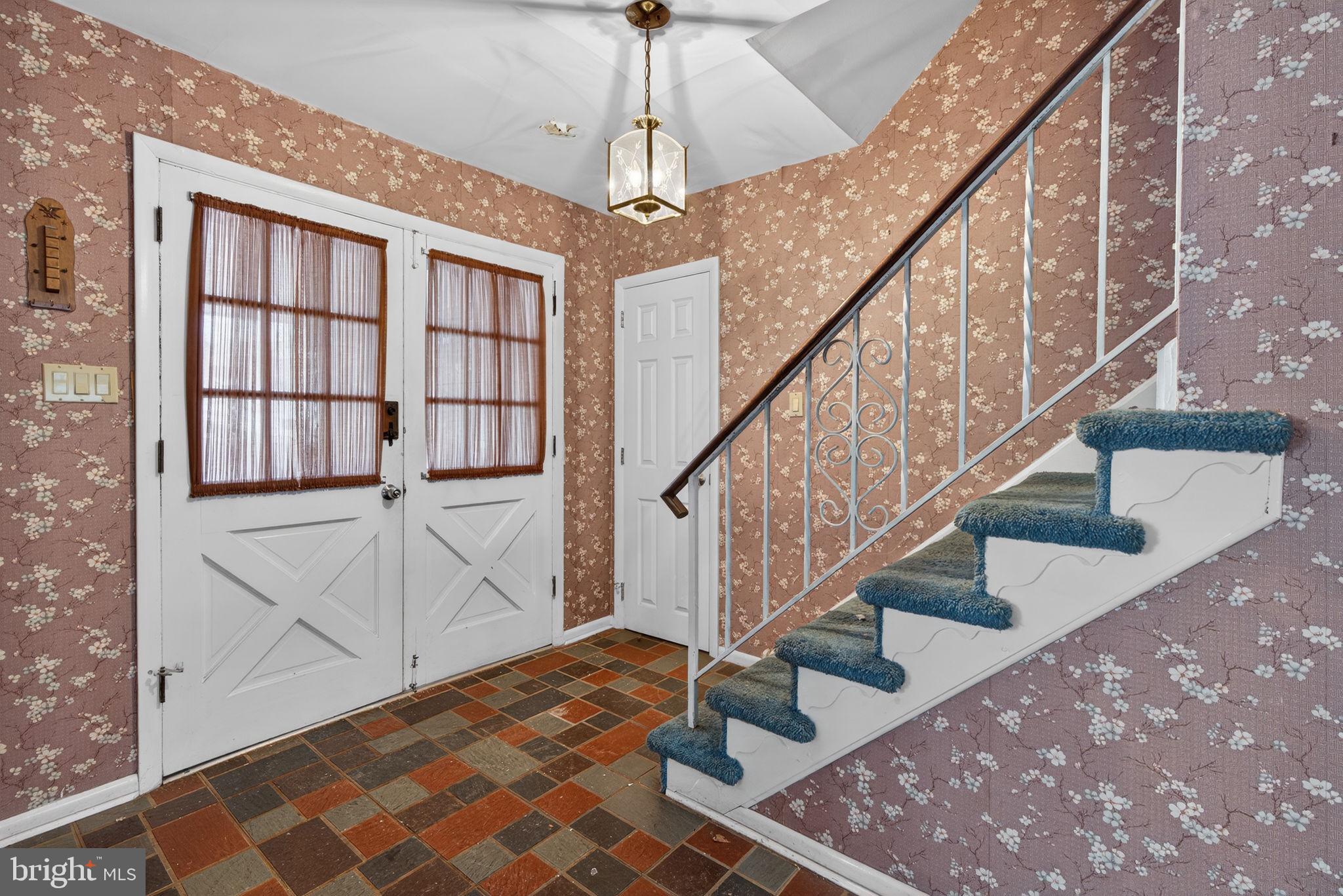 VILLAGE GREEN - Residential