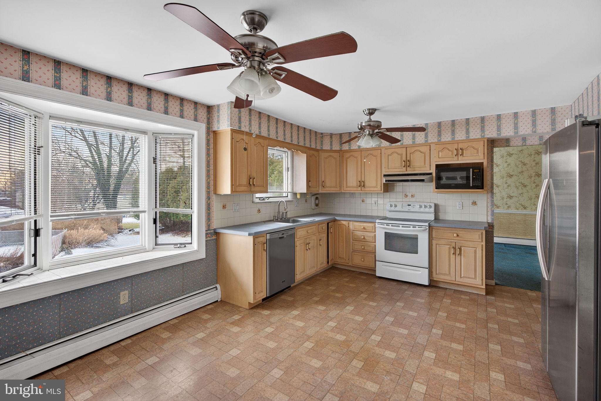 VILLAGE GREEN - Residential