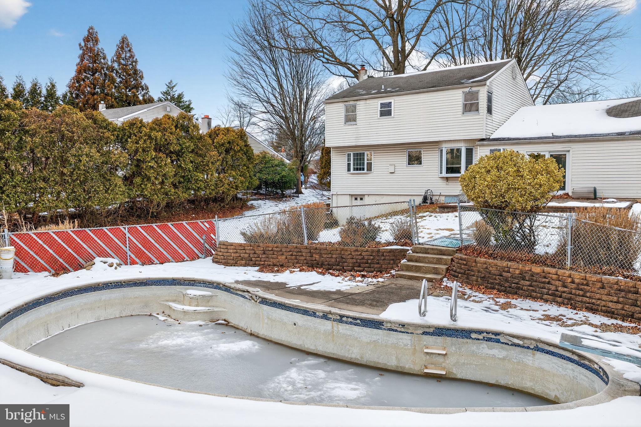 VILLAGE GREEN - Residential