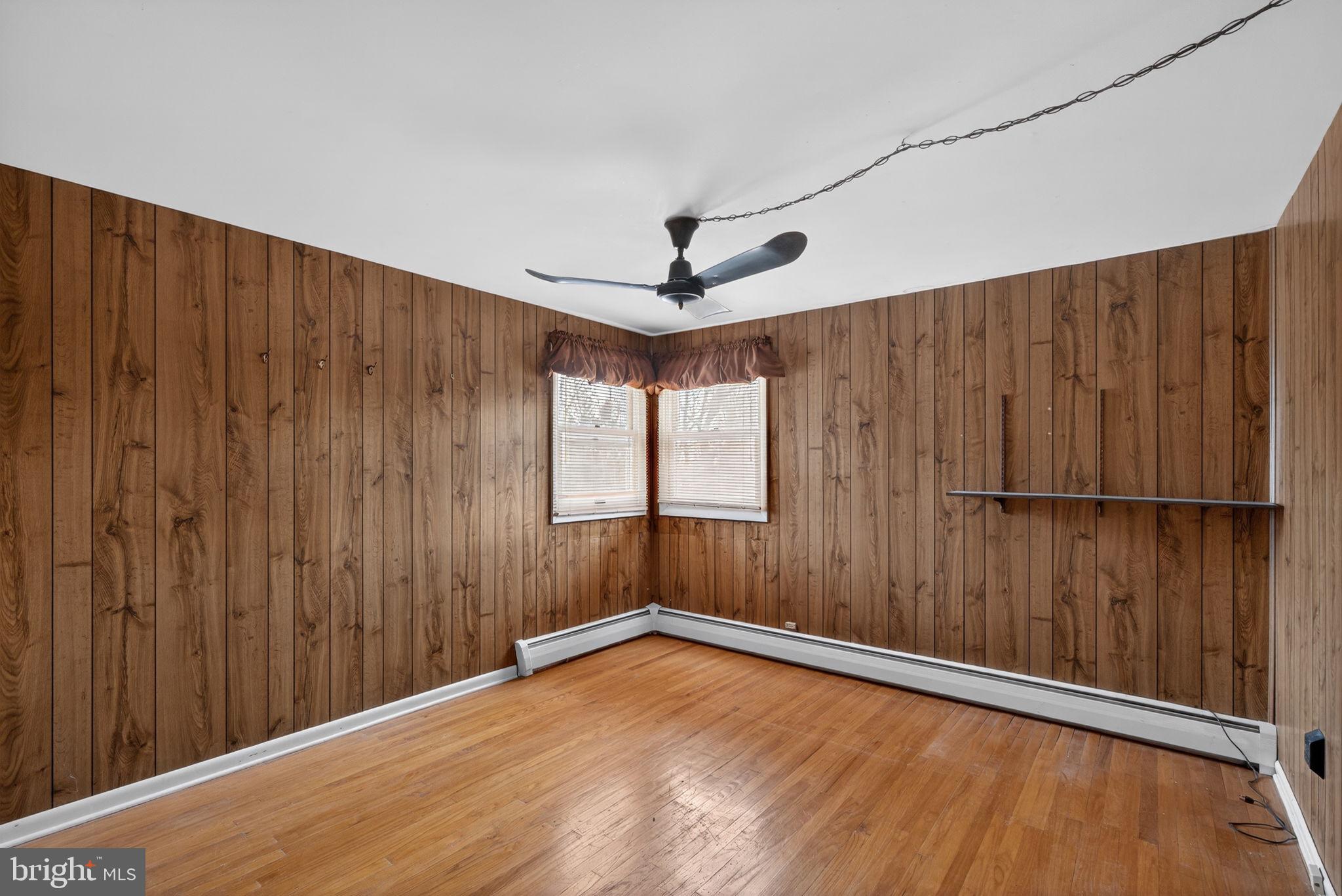 VILLAGE GREEN - Residential