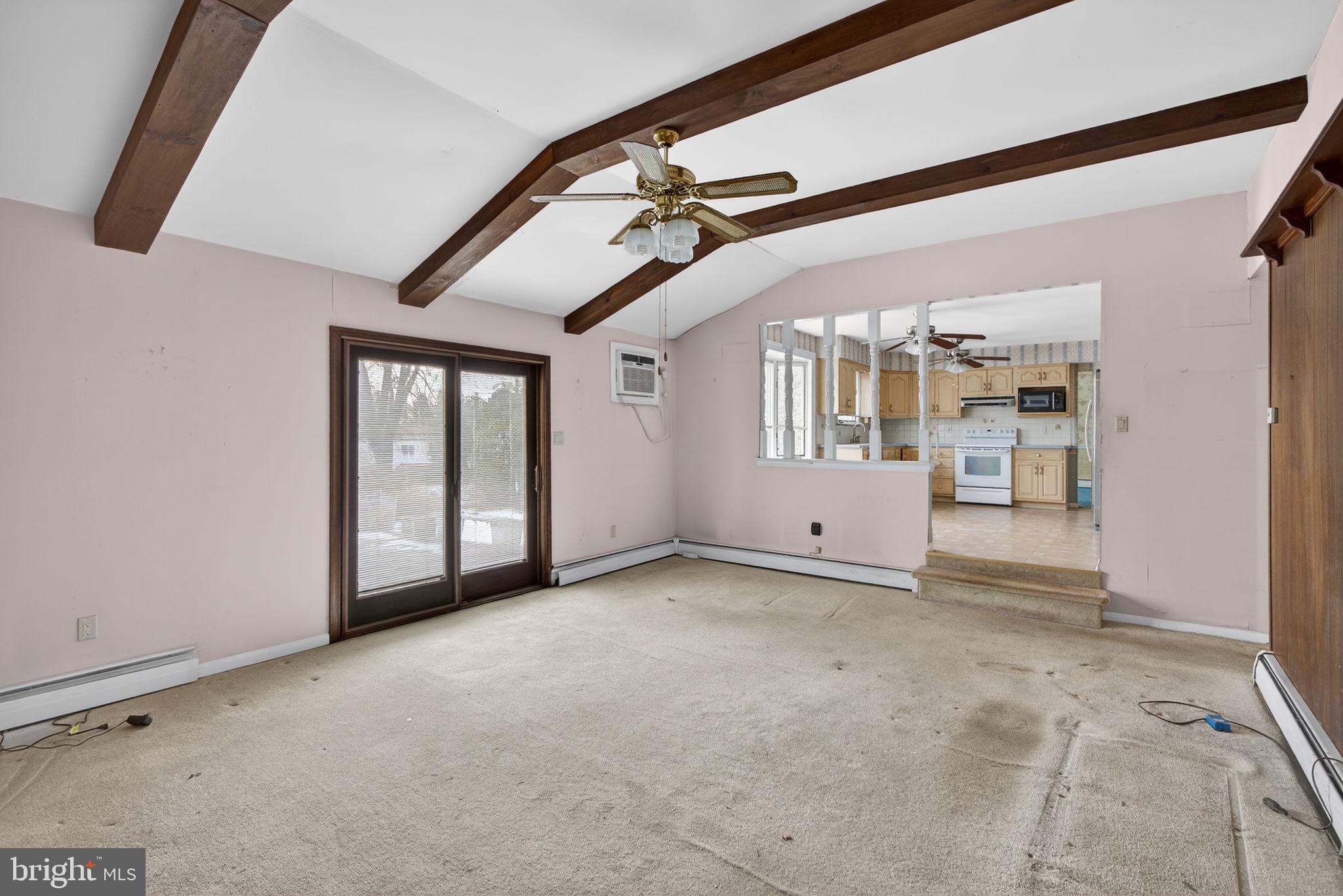 VILLAGE GREEN - Residential