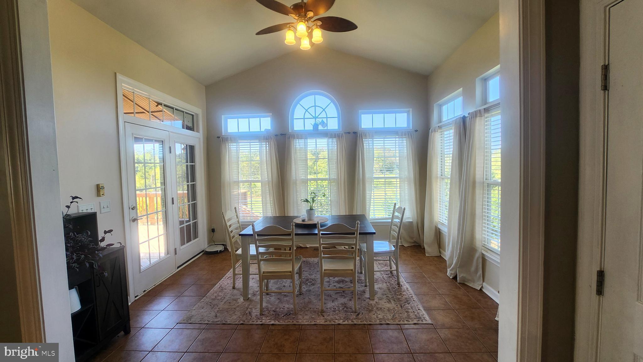 ARCHERS ROCK - Residential