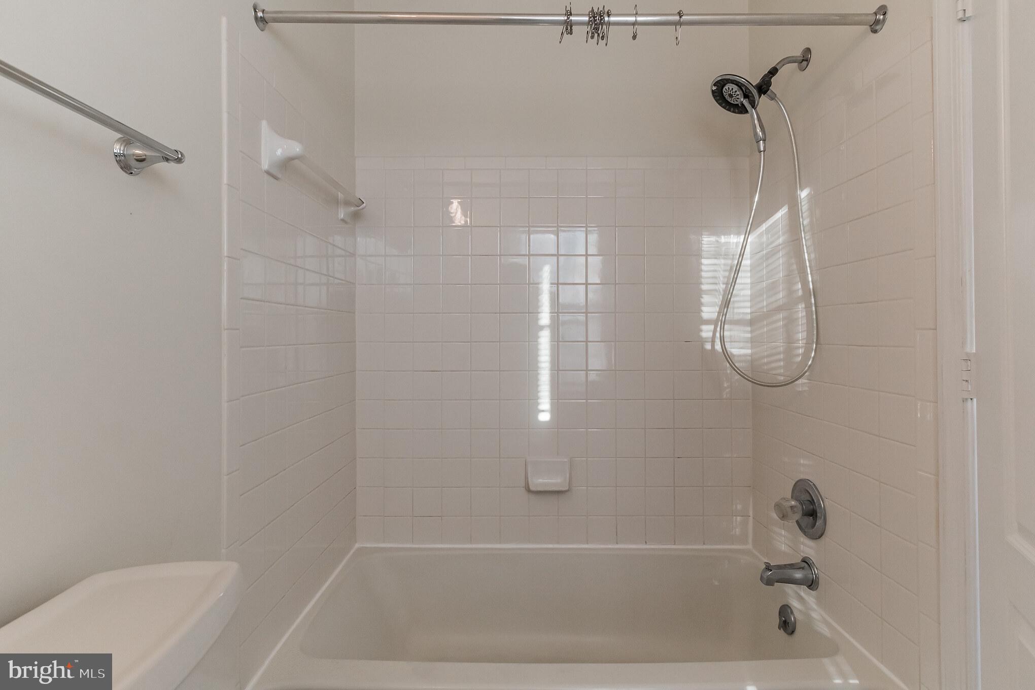 LAKE LARGO - Residential Lease