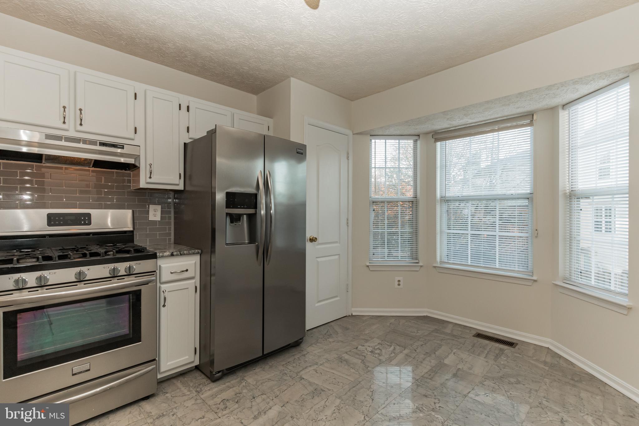 LAKE LARGO - Residential Lease