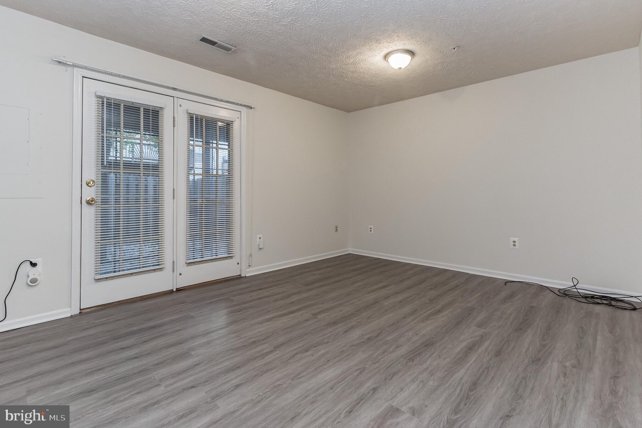 LAKE LARGO - Residential Lease