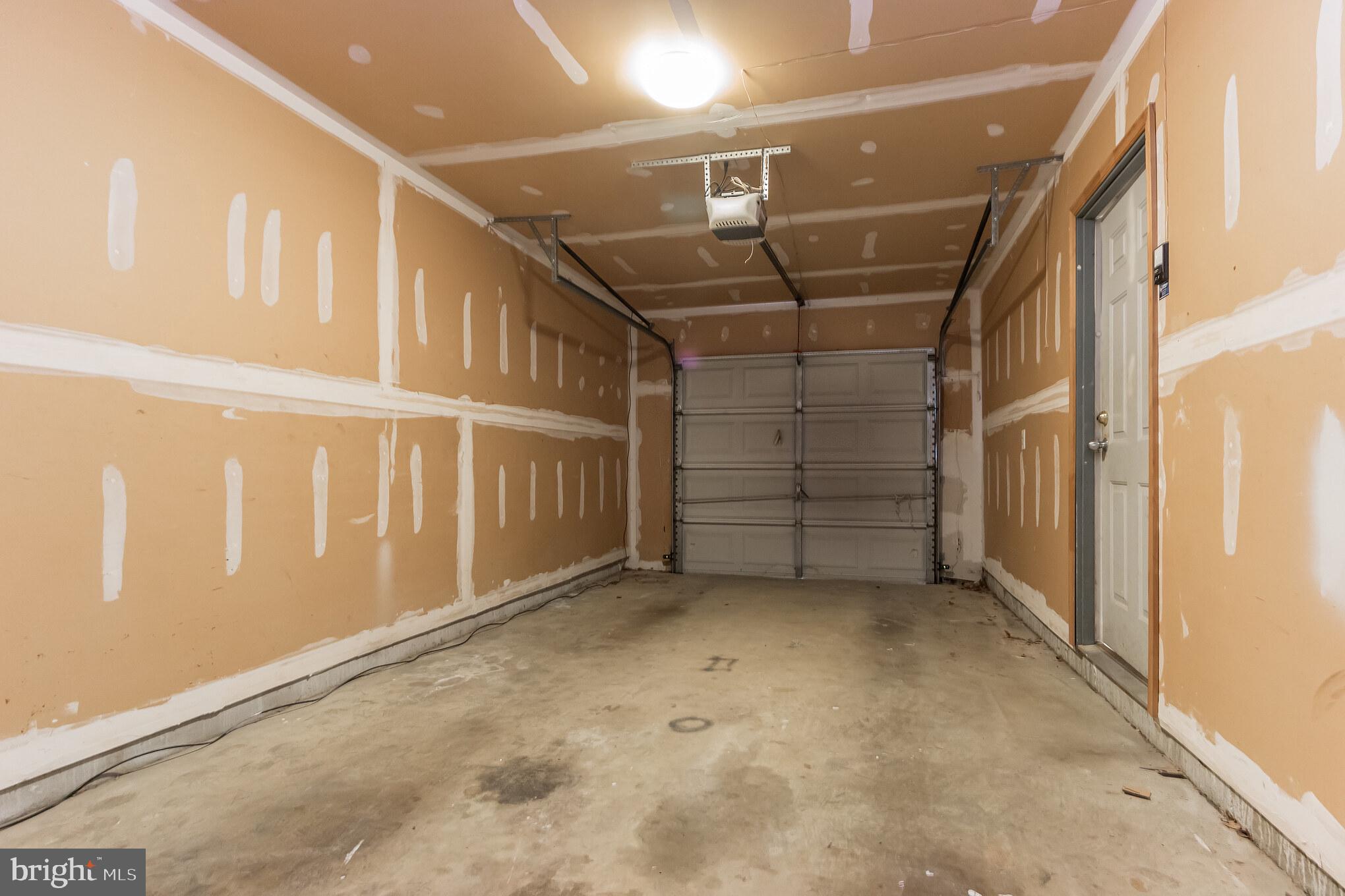 LAKE LARGO - Residential Lease