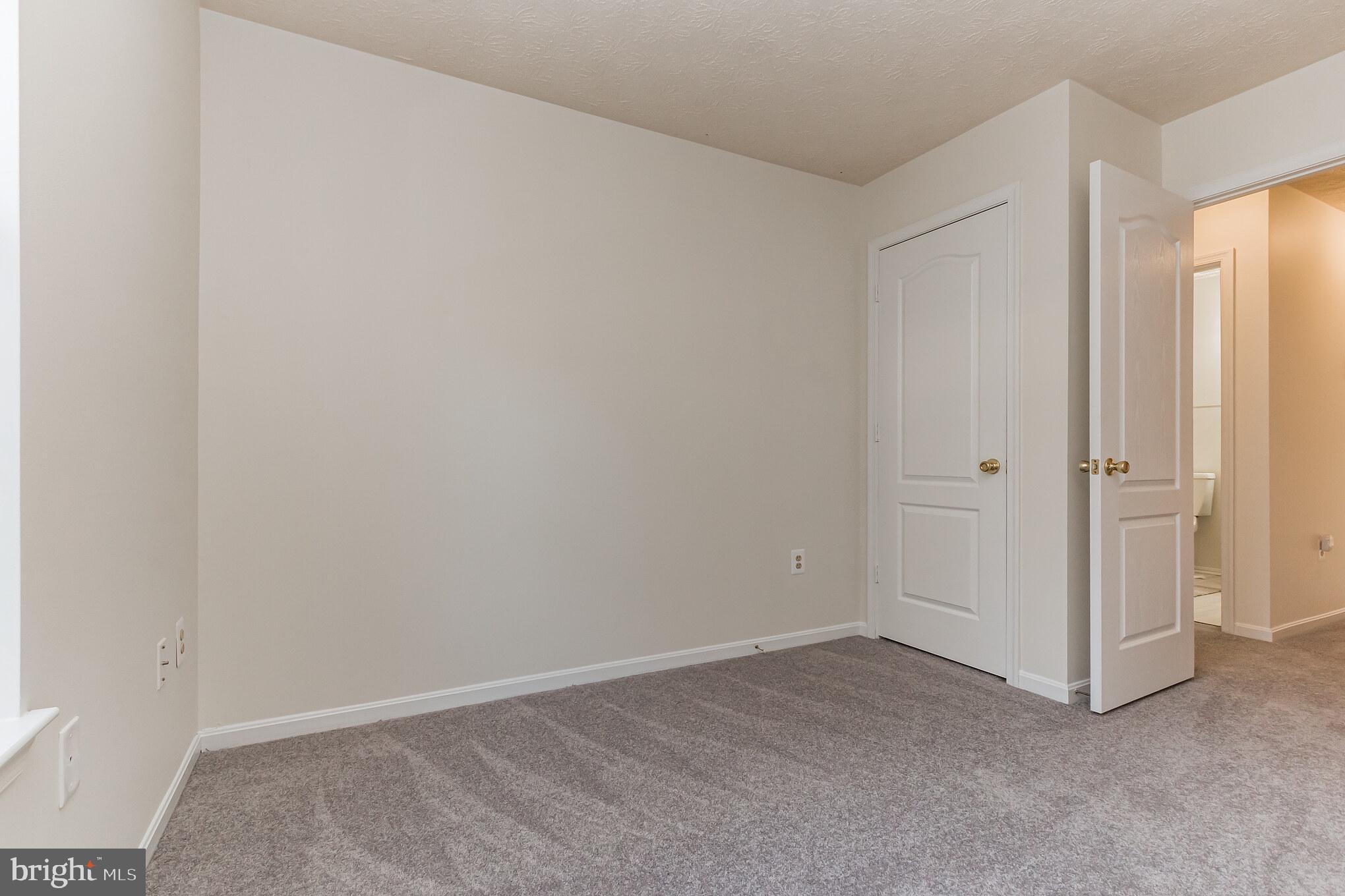 LAKE LARGO - Residential Lease