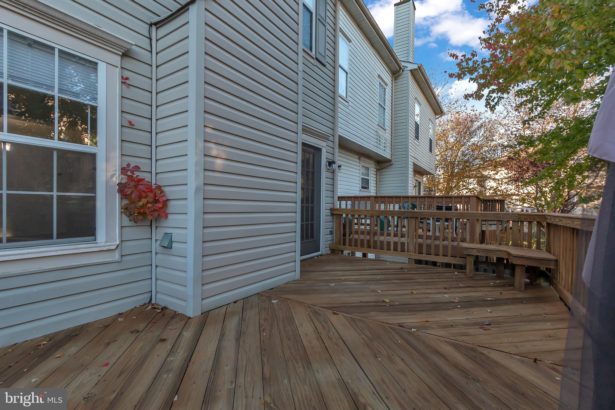 LAKE LARGO - Residential Lease