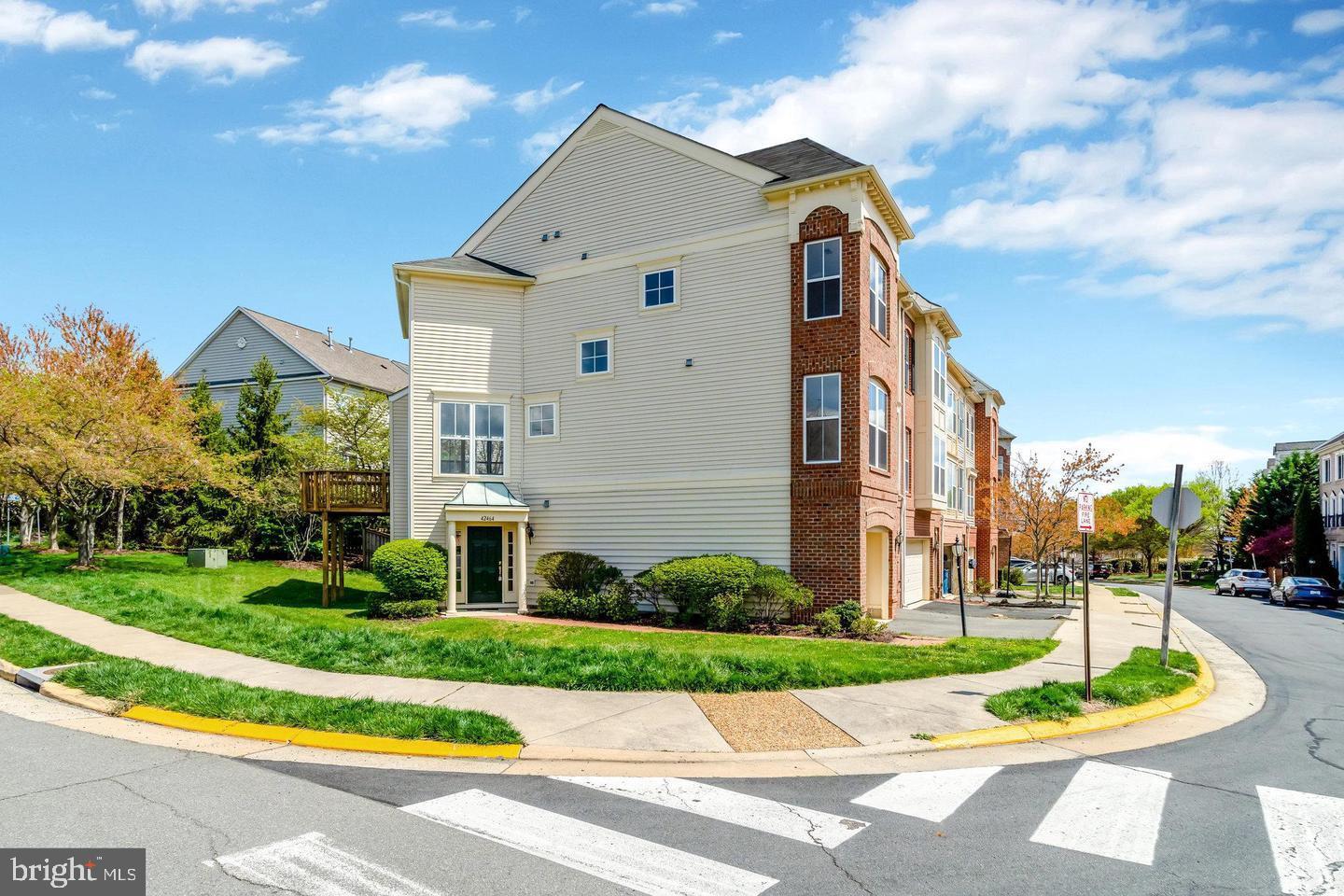 42464 REGAL WOOD DRIVE