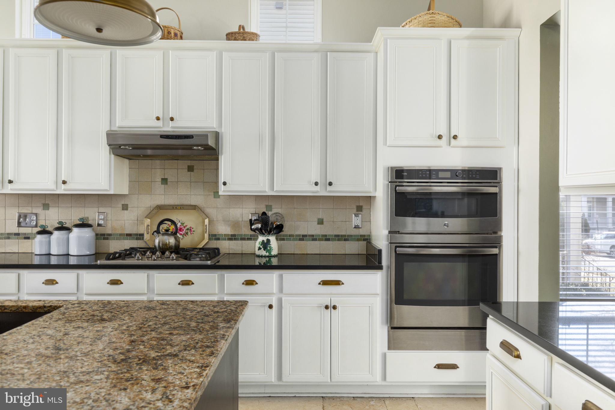 ROUND HILL - Residential