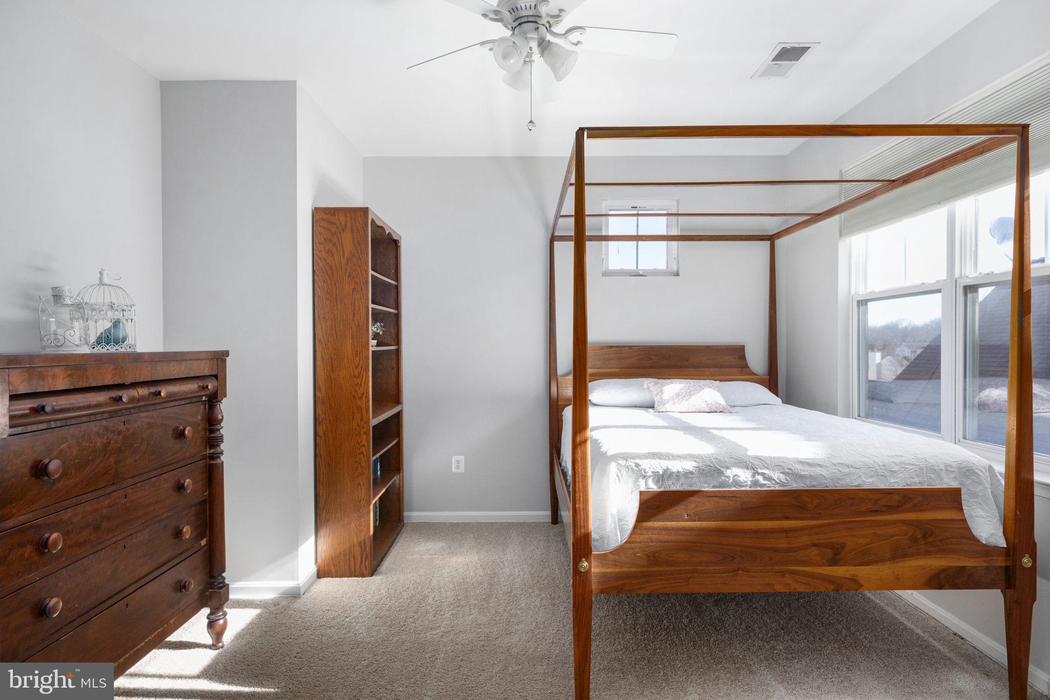 ROUND HILL - Residential