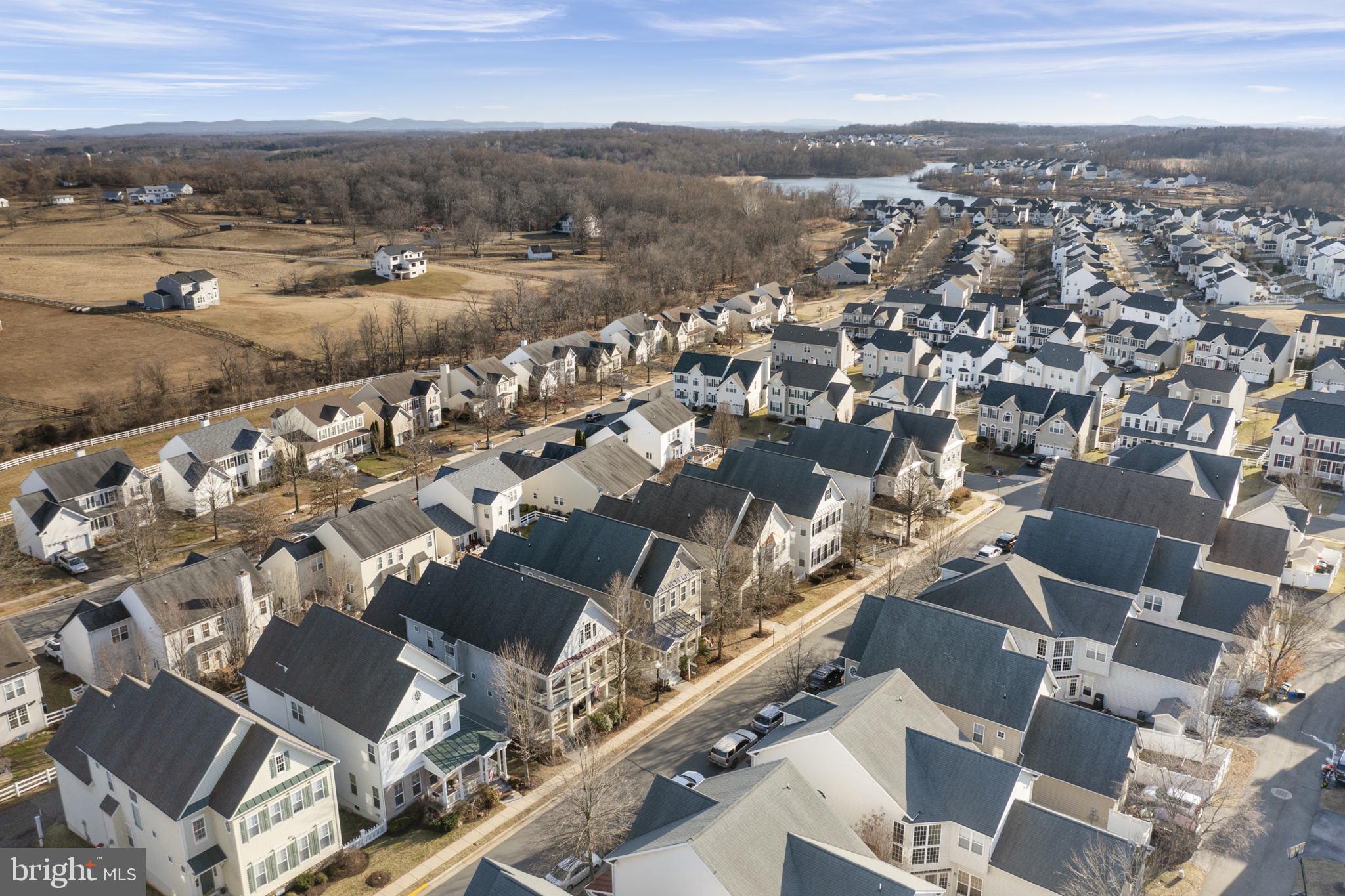 ROUND HILL - Residential