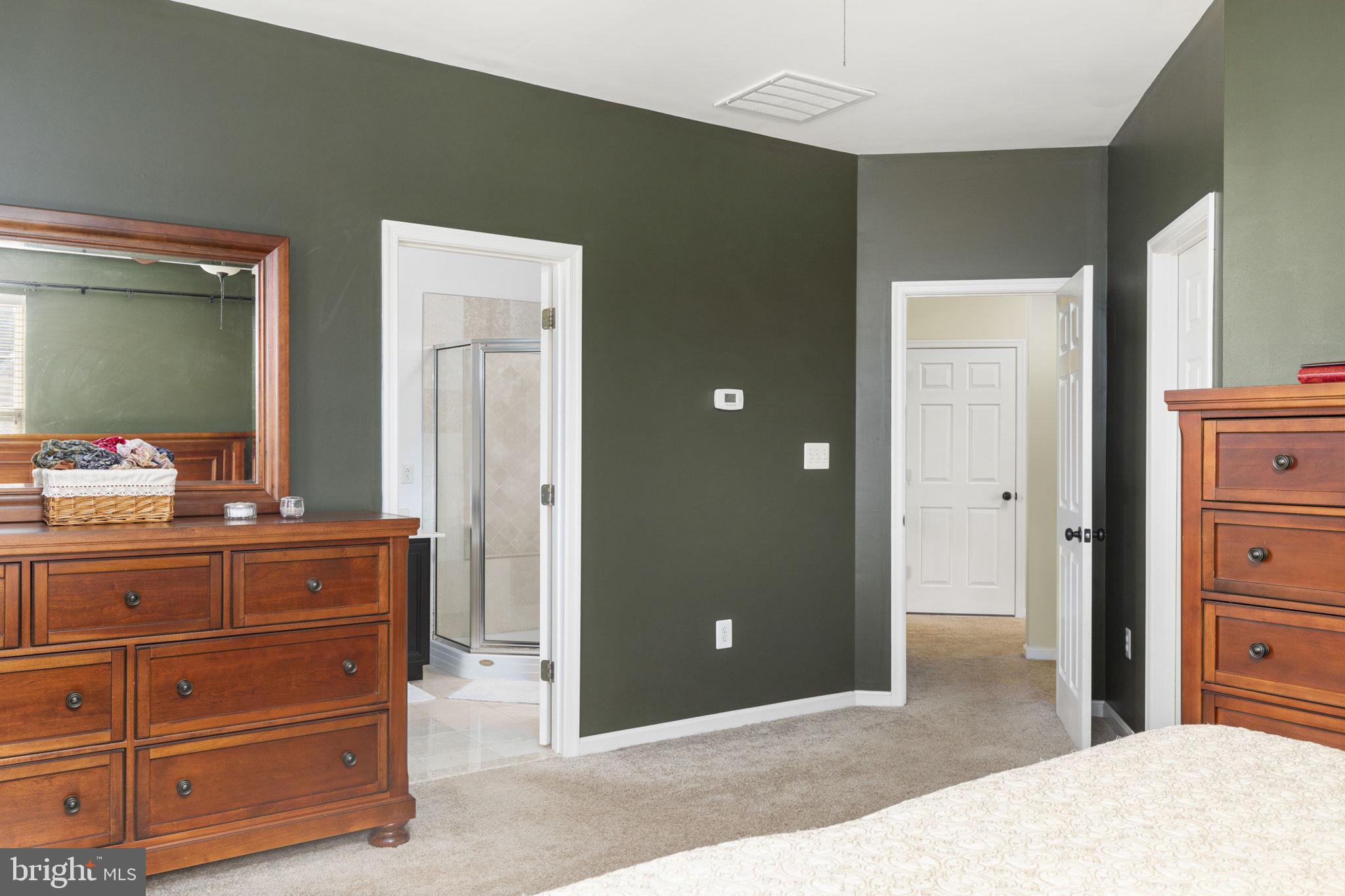 ROUND HILL - Residential