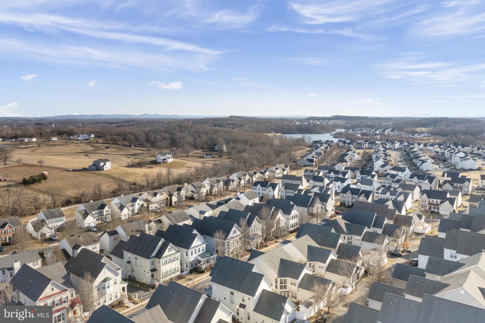 ROUND HILL - Residential