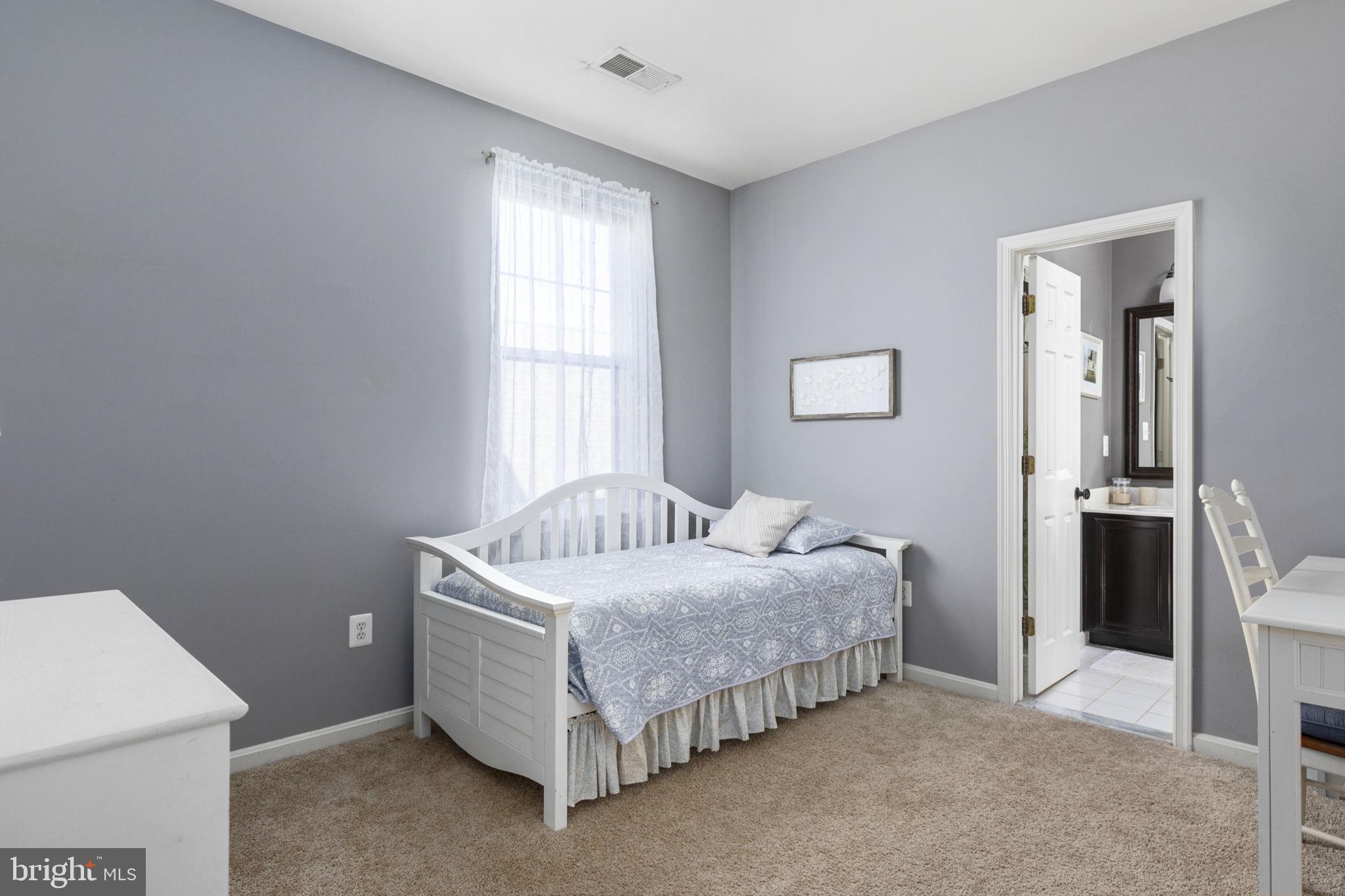 ROUND HILL - Residential