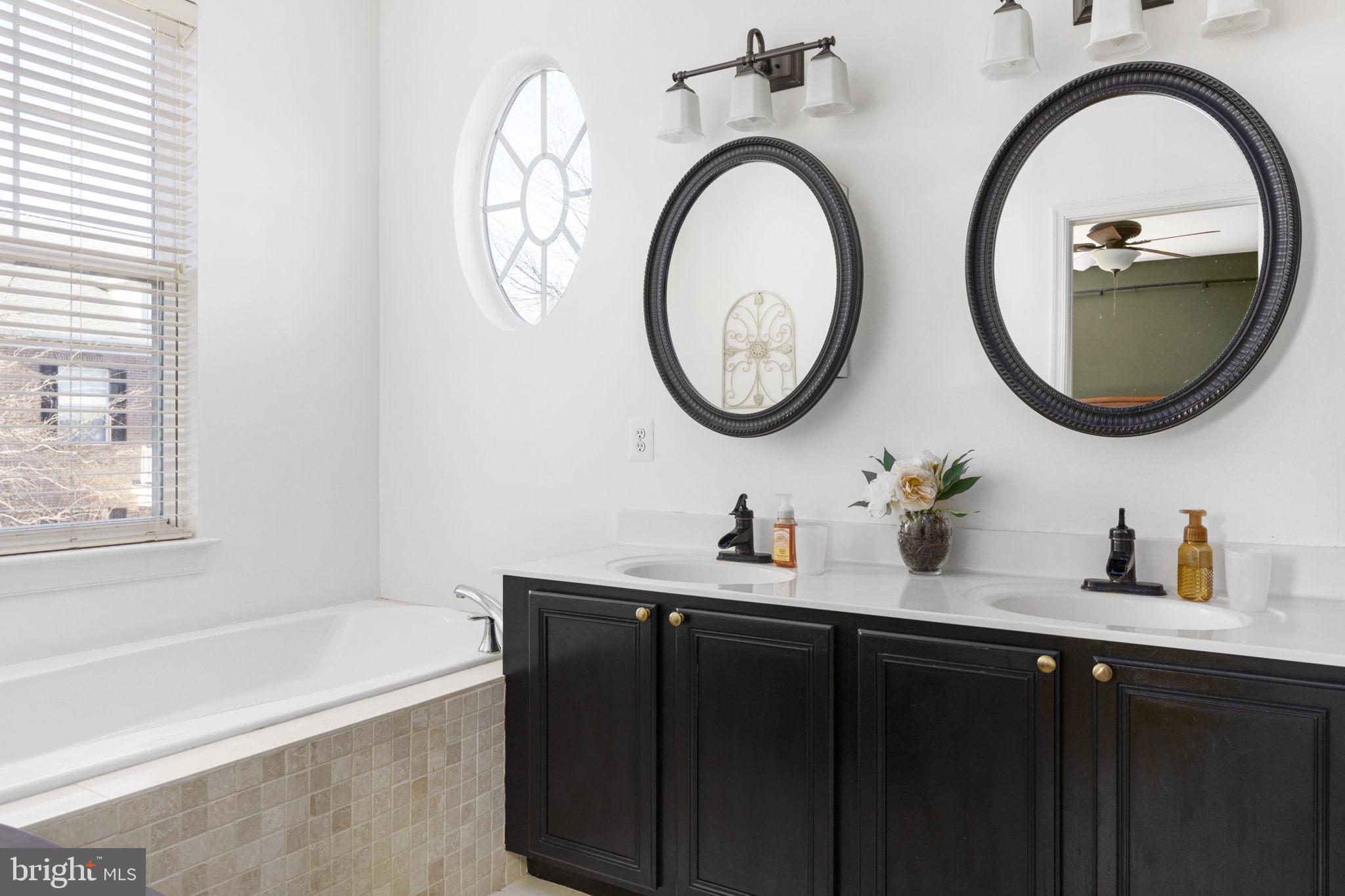 ROUND HILL - Residential