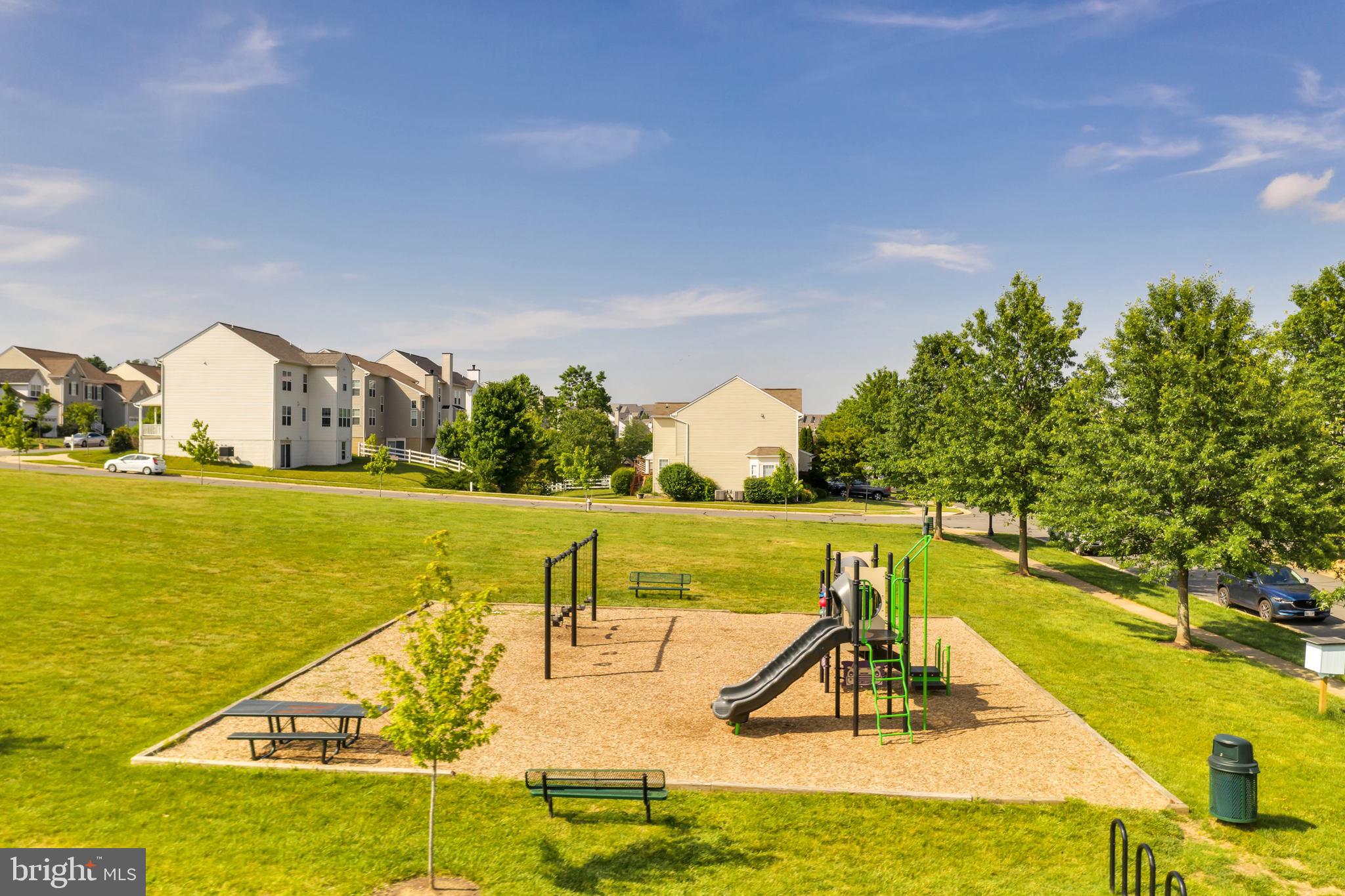 ROUND HILL - Residential