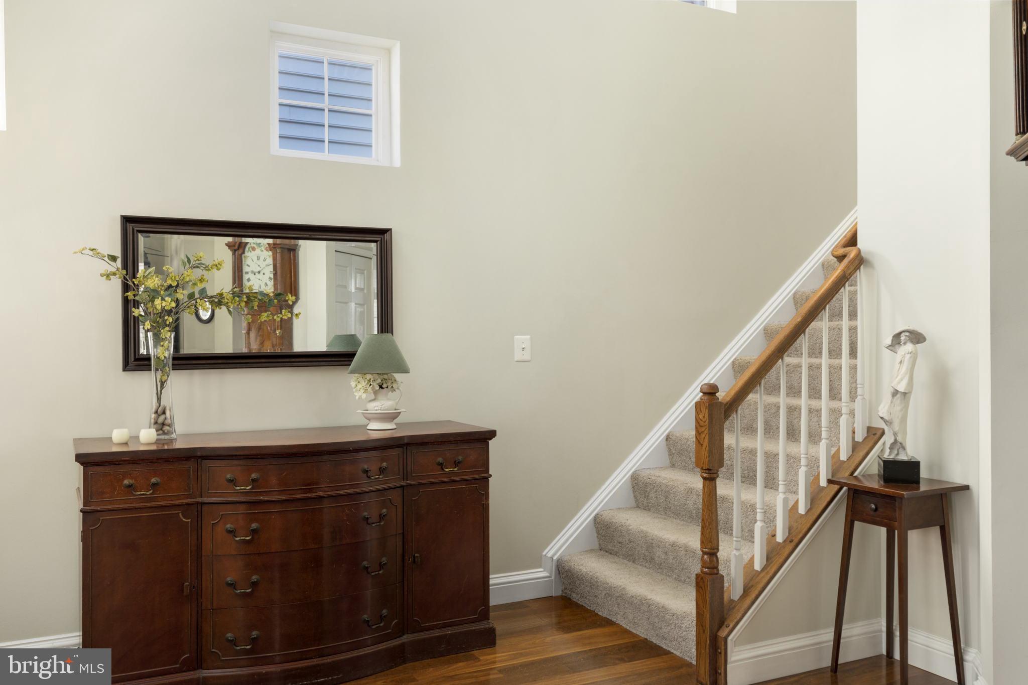 ROUND HILL - Residential