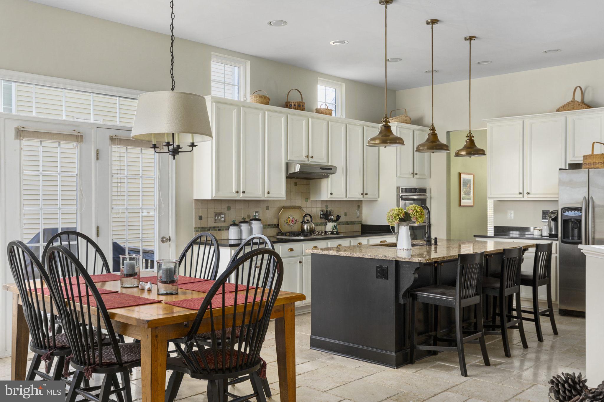 ROUND HILL - Residential